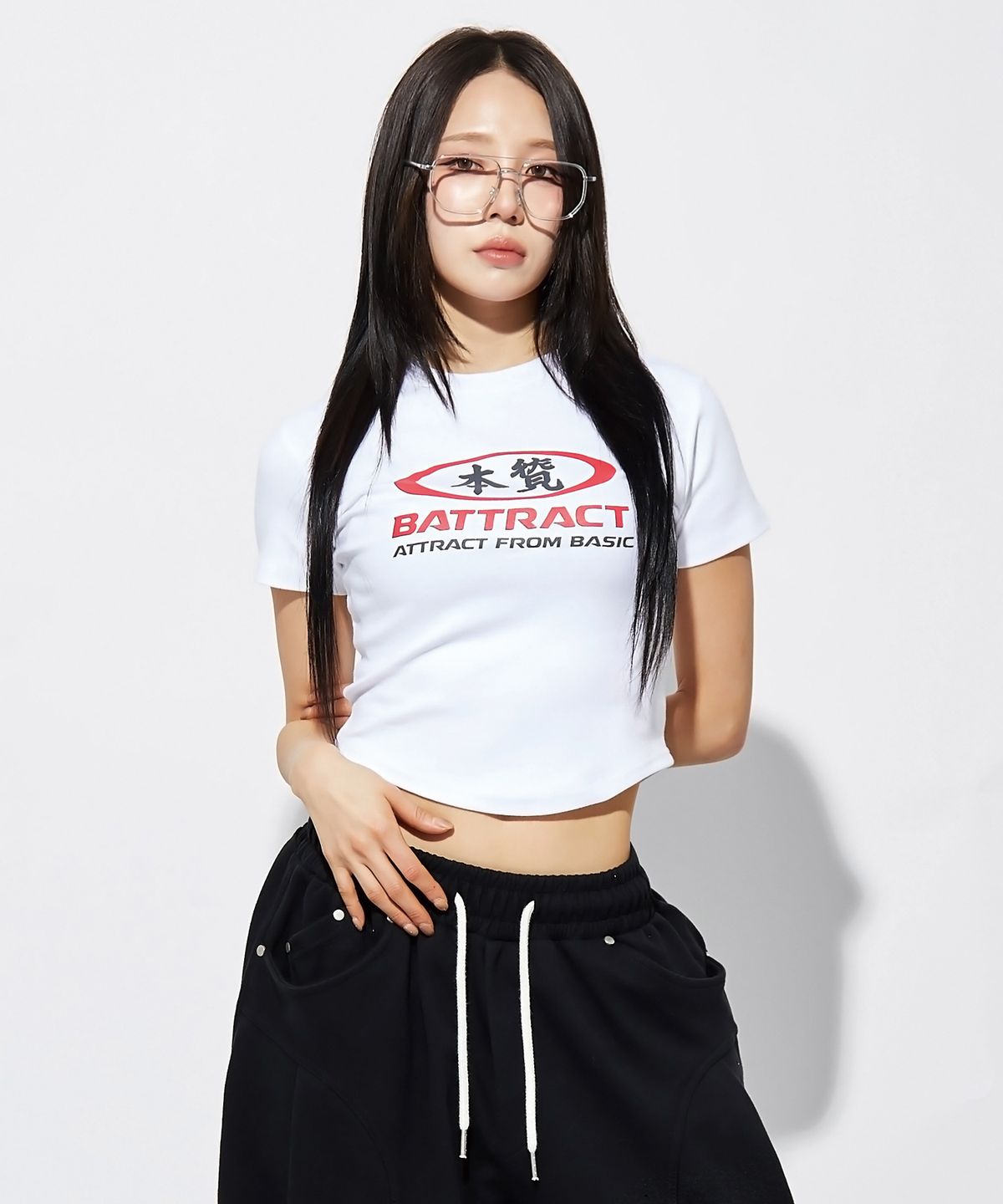 베트랙트(BATTRACT) 우먼스 원형 레드 본질 크롭 라운딩 티셔츠_화이트