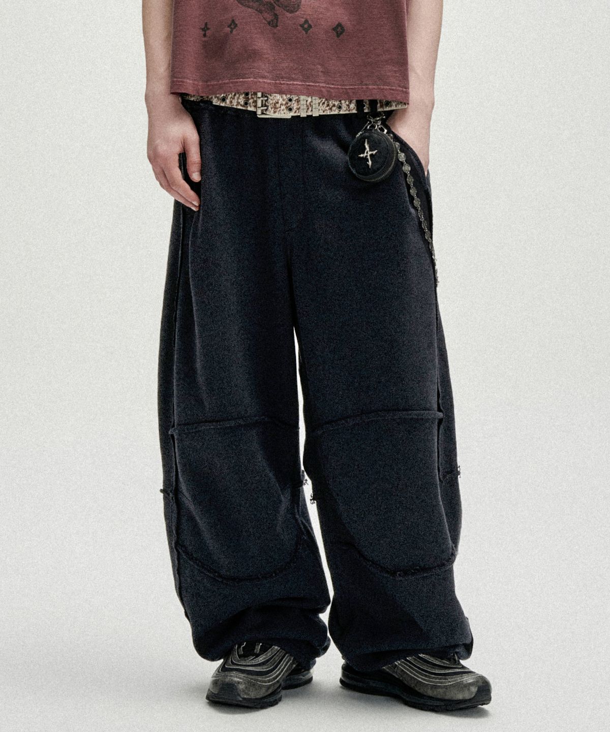 낫포너드(NOT4NERD) Raw Edge Curved Biker Sweat Pants - Black