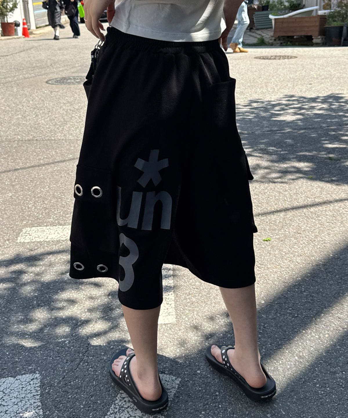 언타이틀 서울(UNTITLED SEOUL) 언타이틀 심볼 카고 버뮤다 스웻쇼츠 블랙
