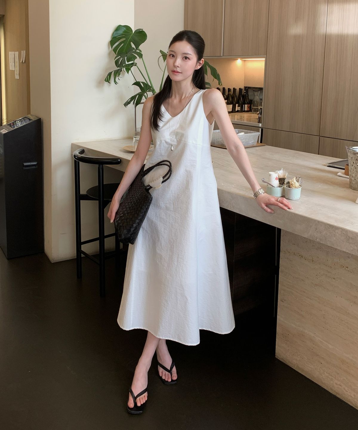 룩캐스트(LOOKAST) 아이리스 브이넥 슬리브리스 드레스_화이트 / IRIS V-NECK SLEEVELESS DRESS_WHITE