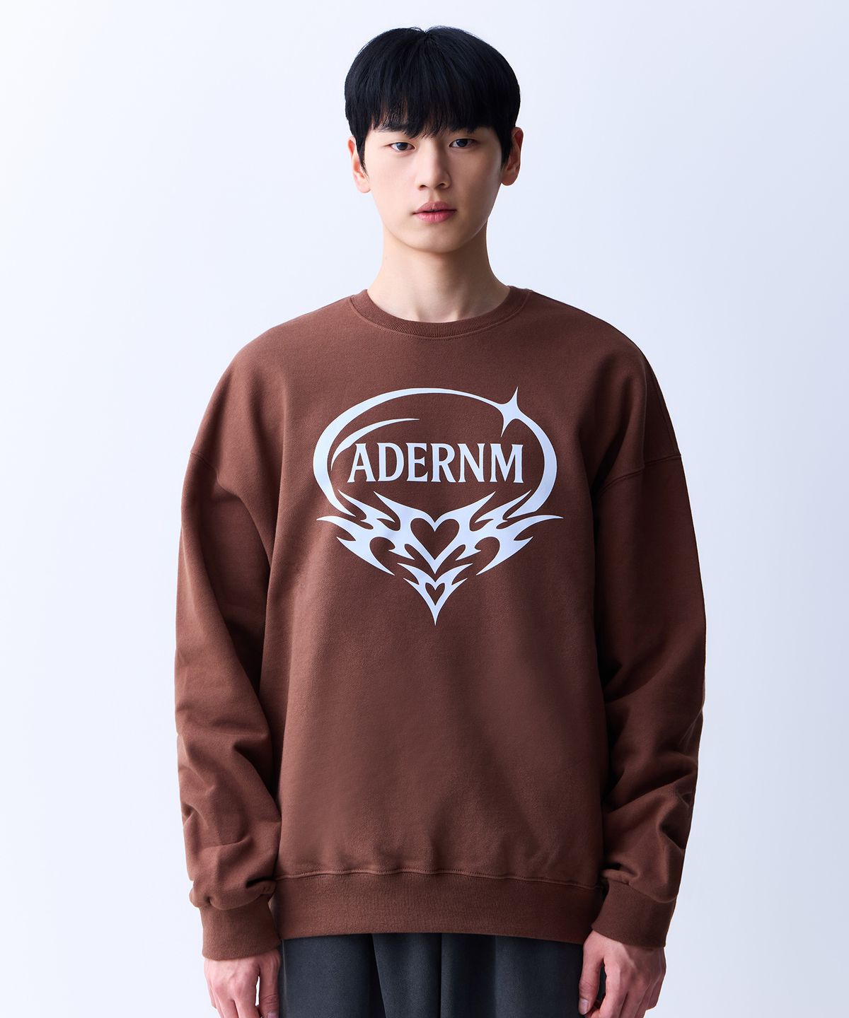 에이던엠(ADERNM) 플레임 스웨트셔츠 브라운&화이트