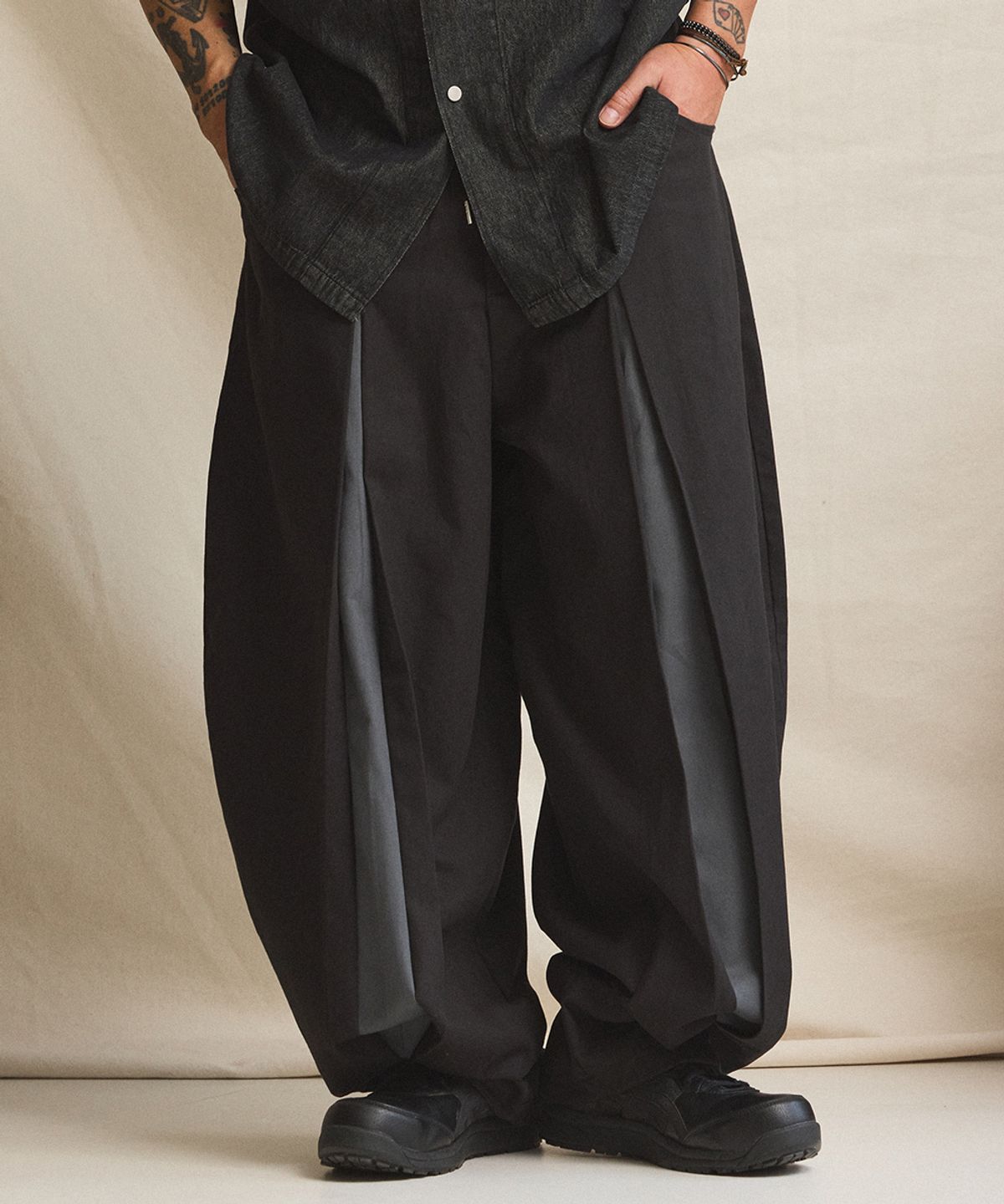 러기드하우스(RUGGED HOUSE) 코지 브리즈 벌룬 팬츠 블랙