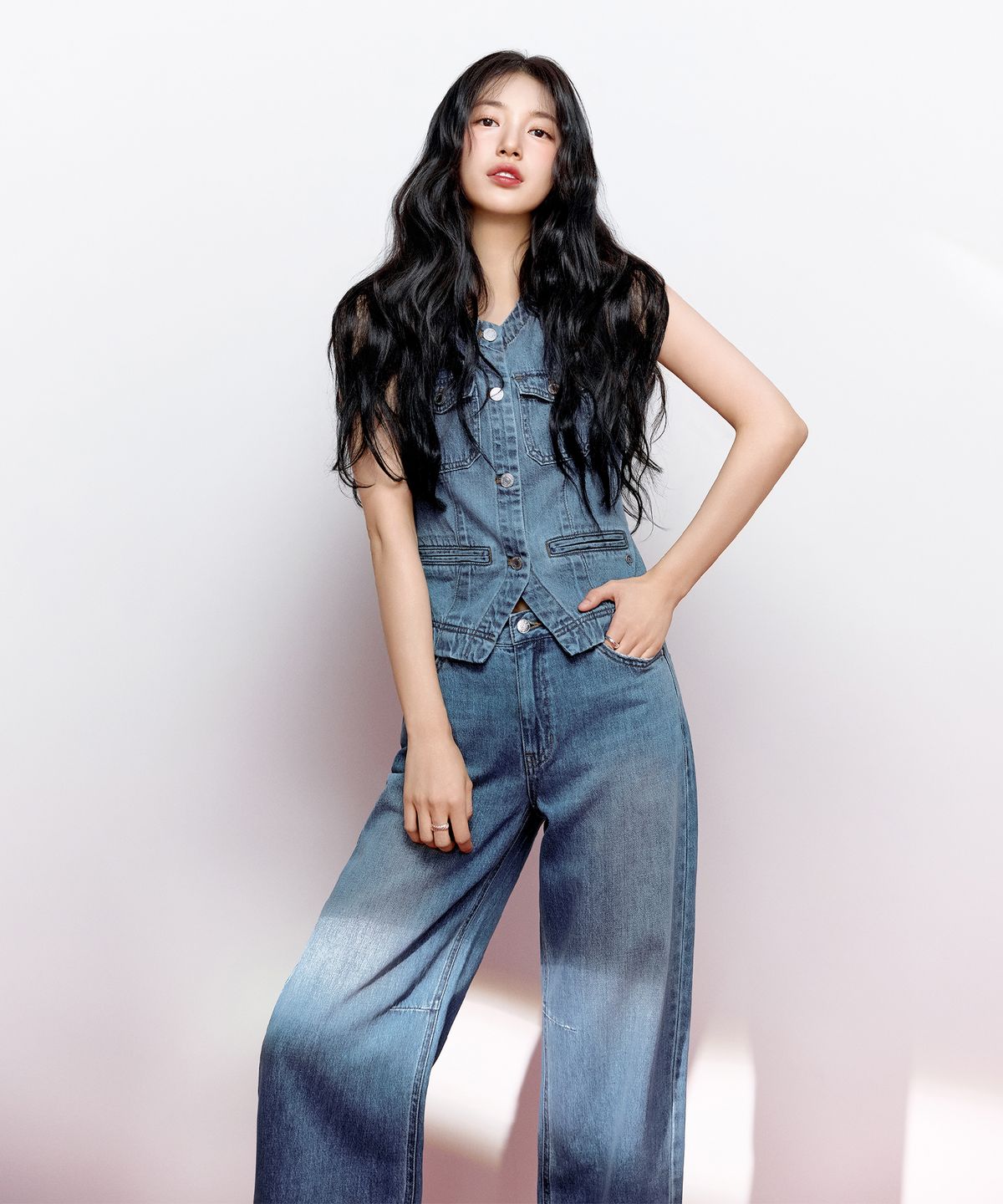 게스(GUESS) 1color 인디고 베스트 YQ2D6866