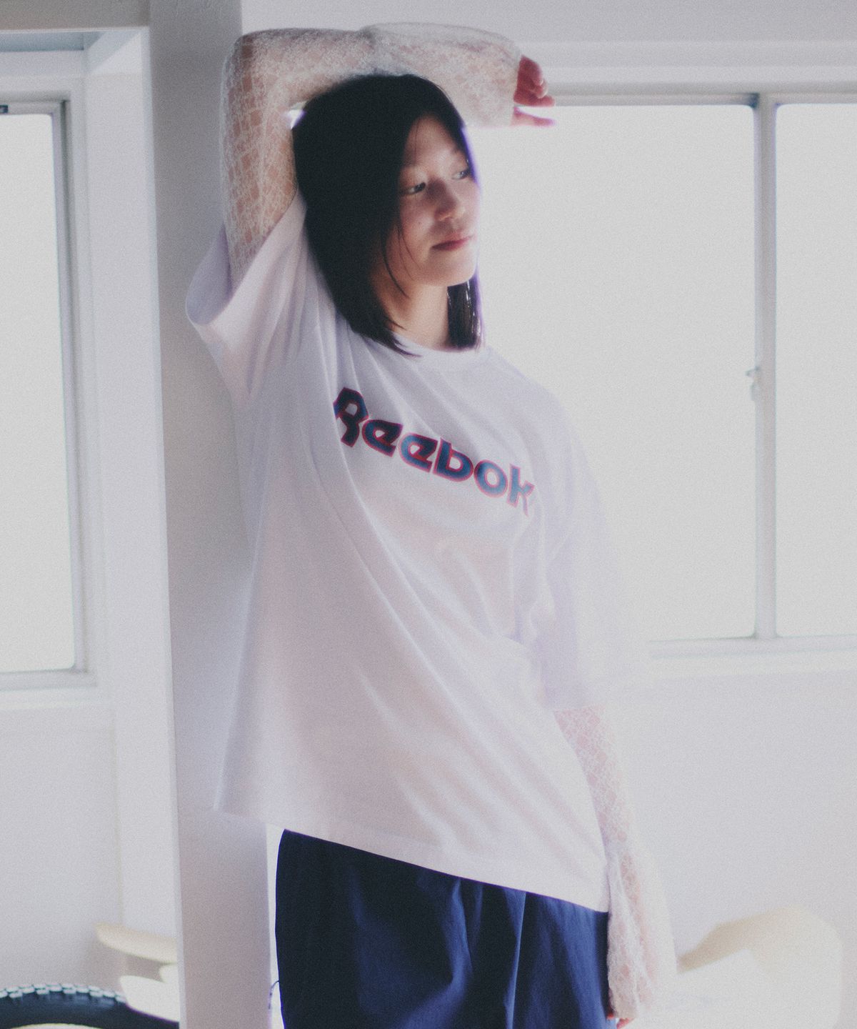 리복(REEBOK) [리복x발란사] 레터링 로고 반팔티 - 화이트
