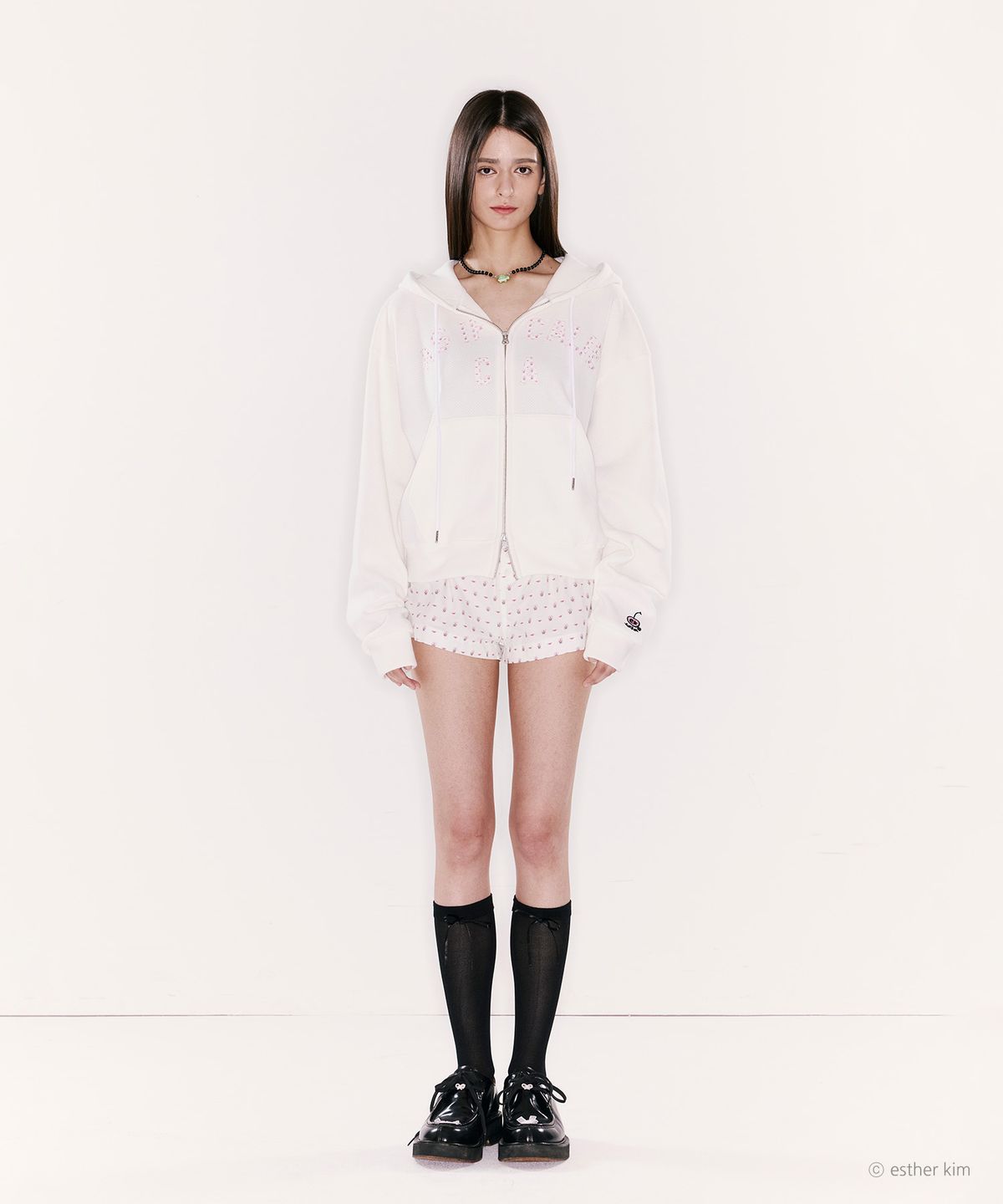 에즈이프 캘리(ASIF CALIE) ESTHER BUNNY X AS IF CALIE BUNNY PATTERN APPLIQUE HOOD ZIP UP WHITE