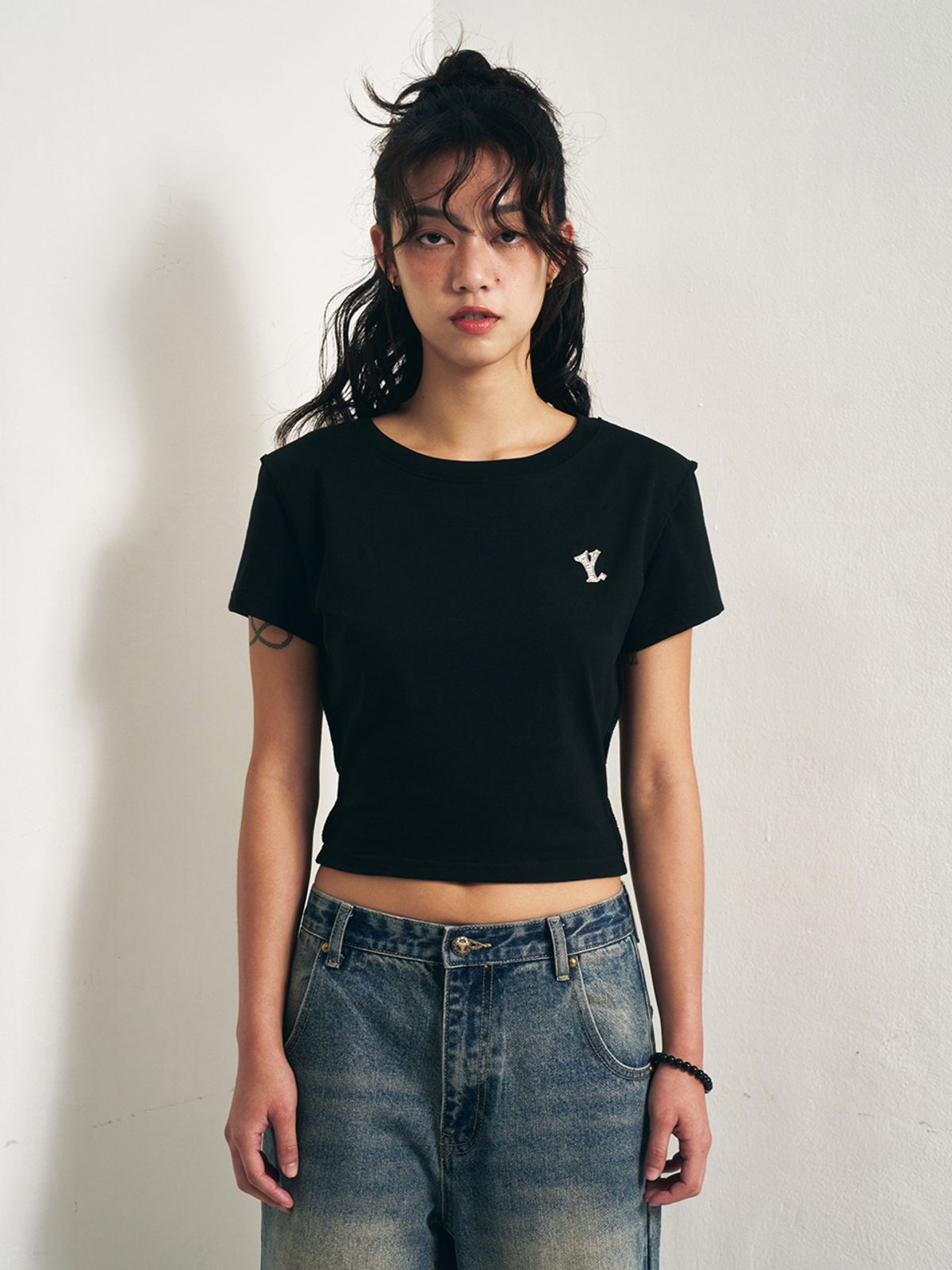 와이이이엘(YEEL) Y. SLIM FIT T-SHIRT BLACK