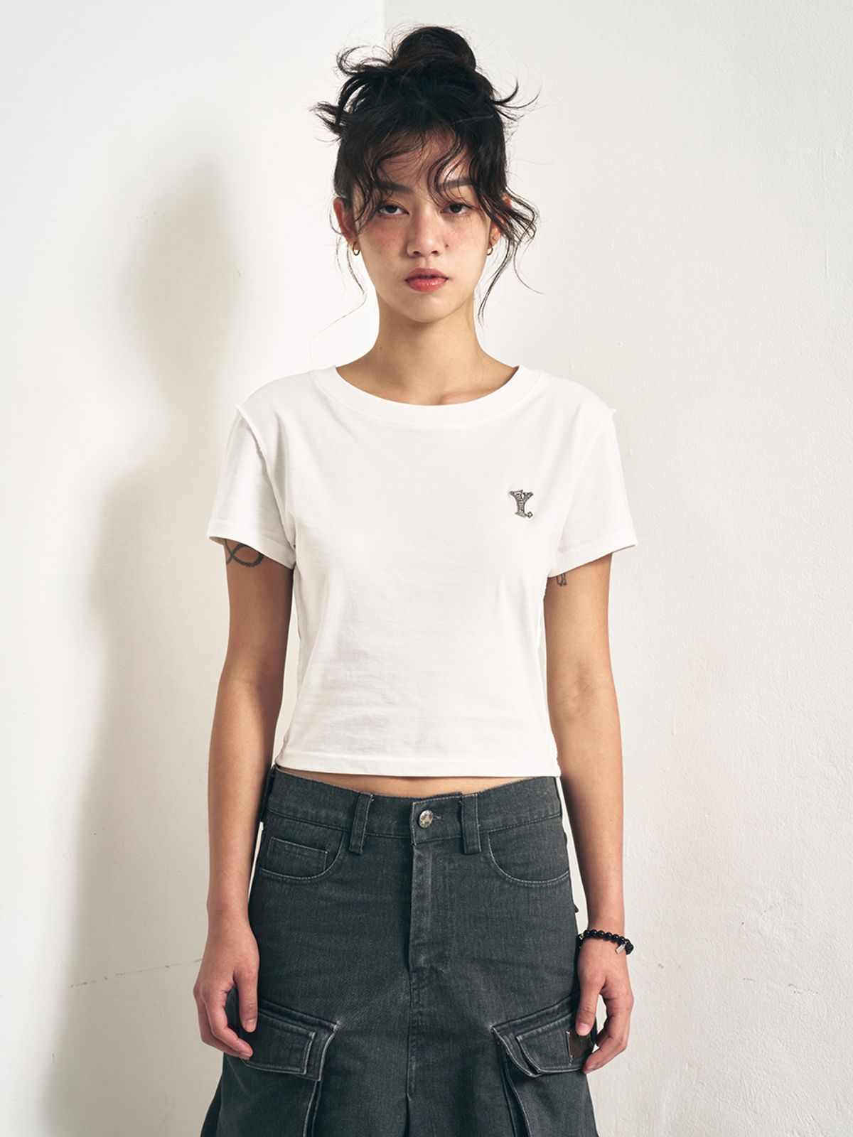 와이이이엘(YEEL) Y. SLIM FIT T-SHIRT WHITE