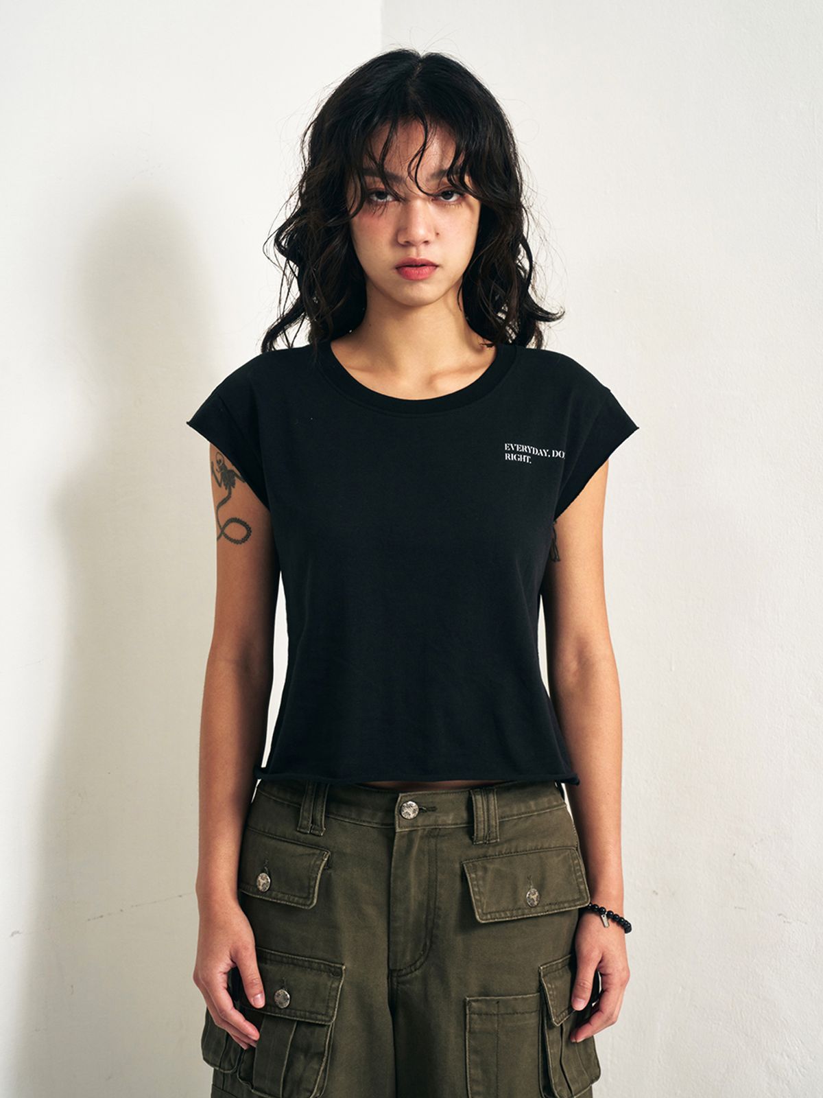 와이이이엘(YEEL) Y. CAP SLEEVE T-SHIRT BLACK
