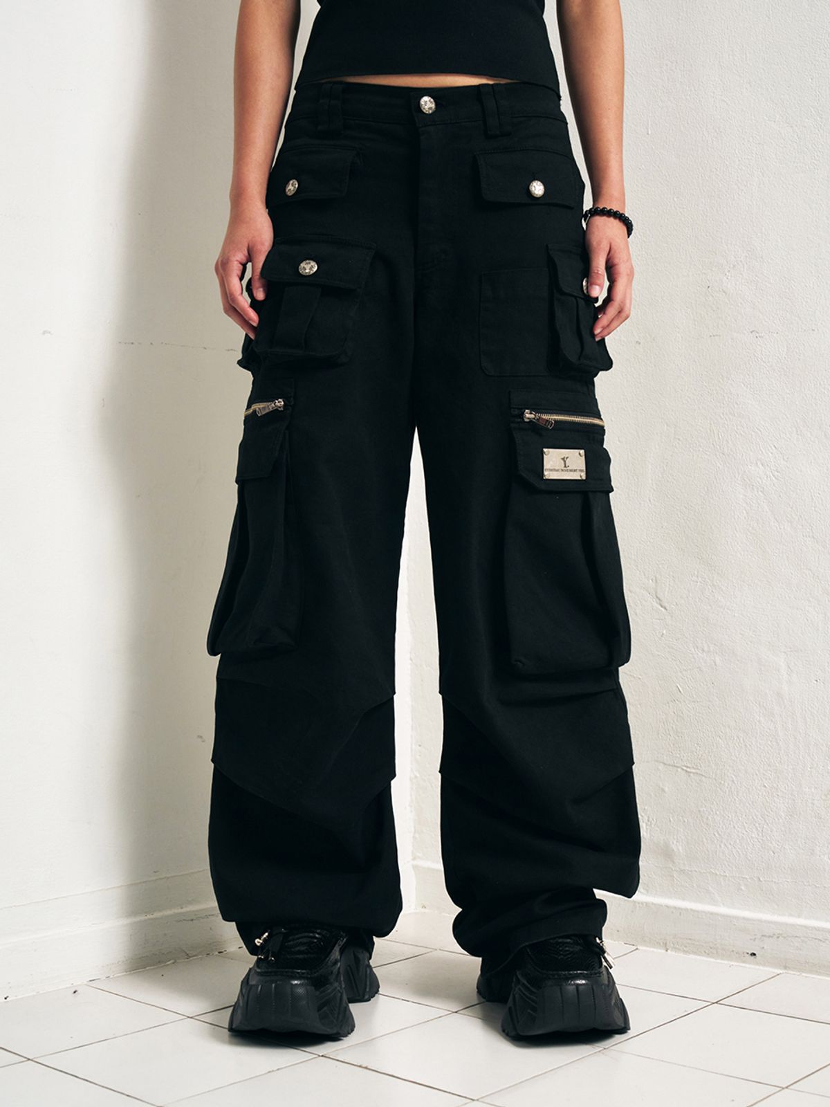 와이이이엘(YEEL) Y. MULTI-POCKET CARGO PANTS BLACK