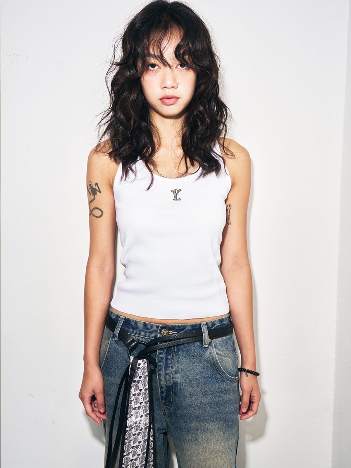 와이이이엘(YEEL) Y. RIBBED SLEEVELESS TOP WHITE