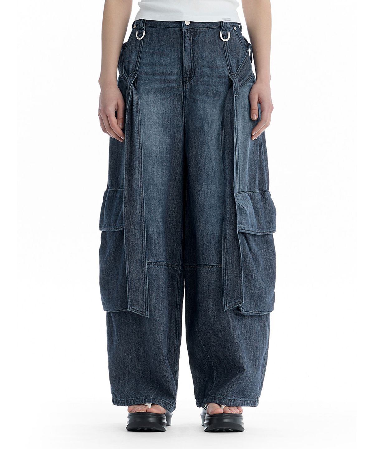 트리밍버드(TREEMINGBIRD) Utility Belted Cargo Denim Pants [ Blue ]