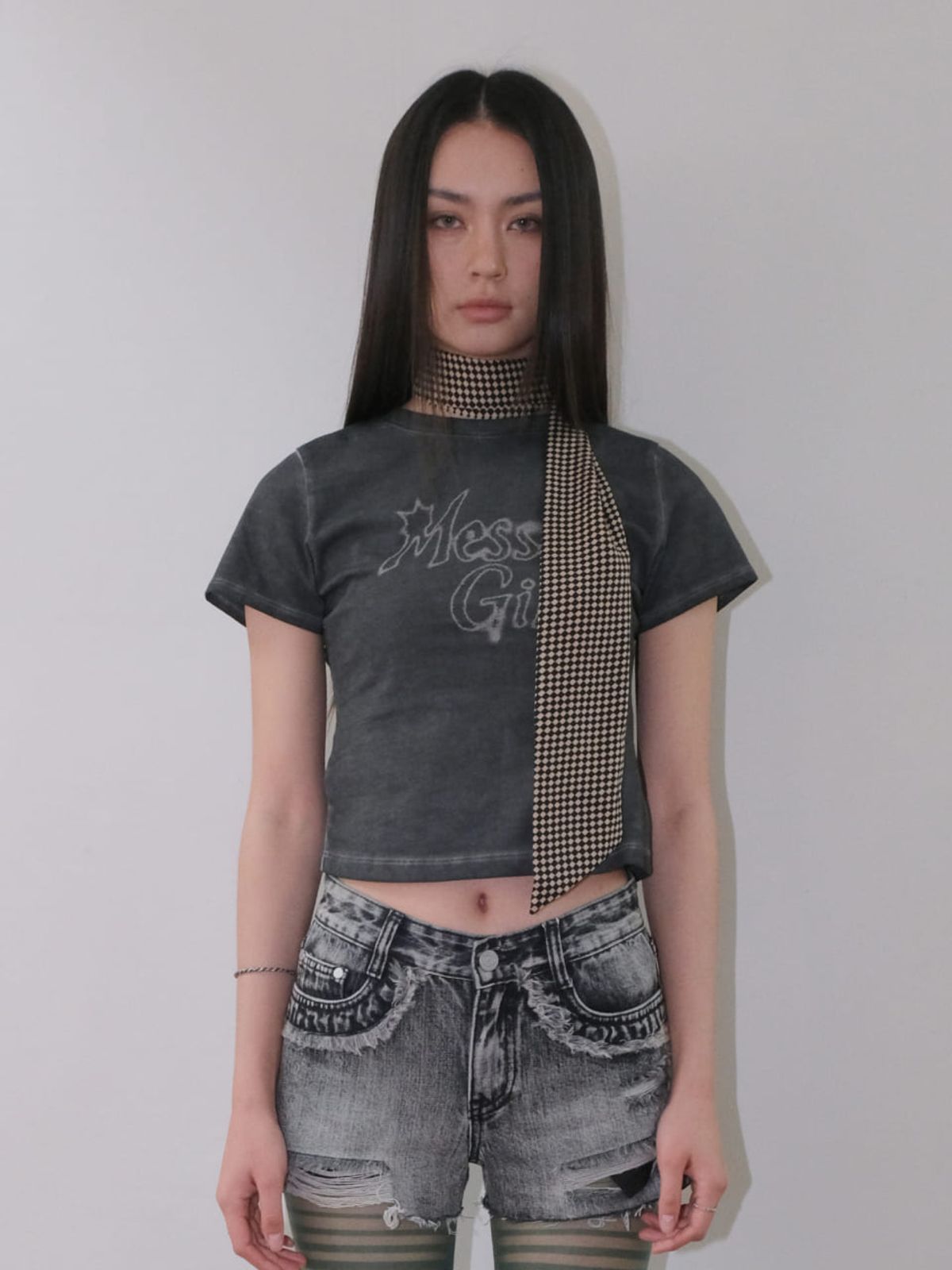 오디너리 홀리데이(ORDINARY HOLIDAY) MESSY GRAPHIC T-SHIRT [CHARCOAL]