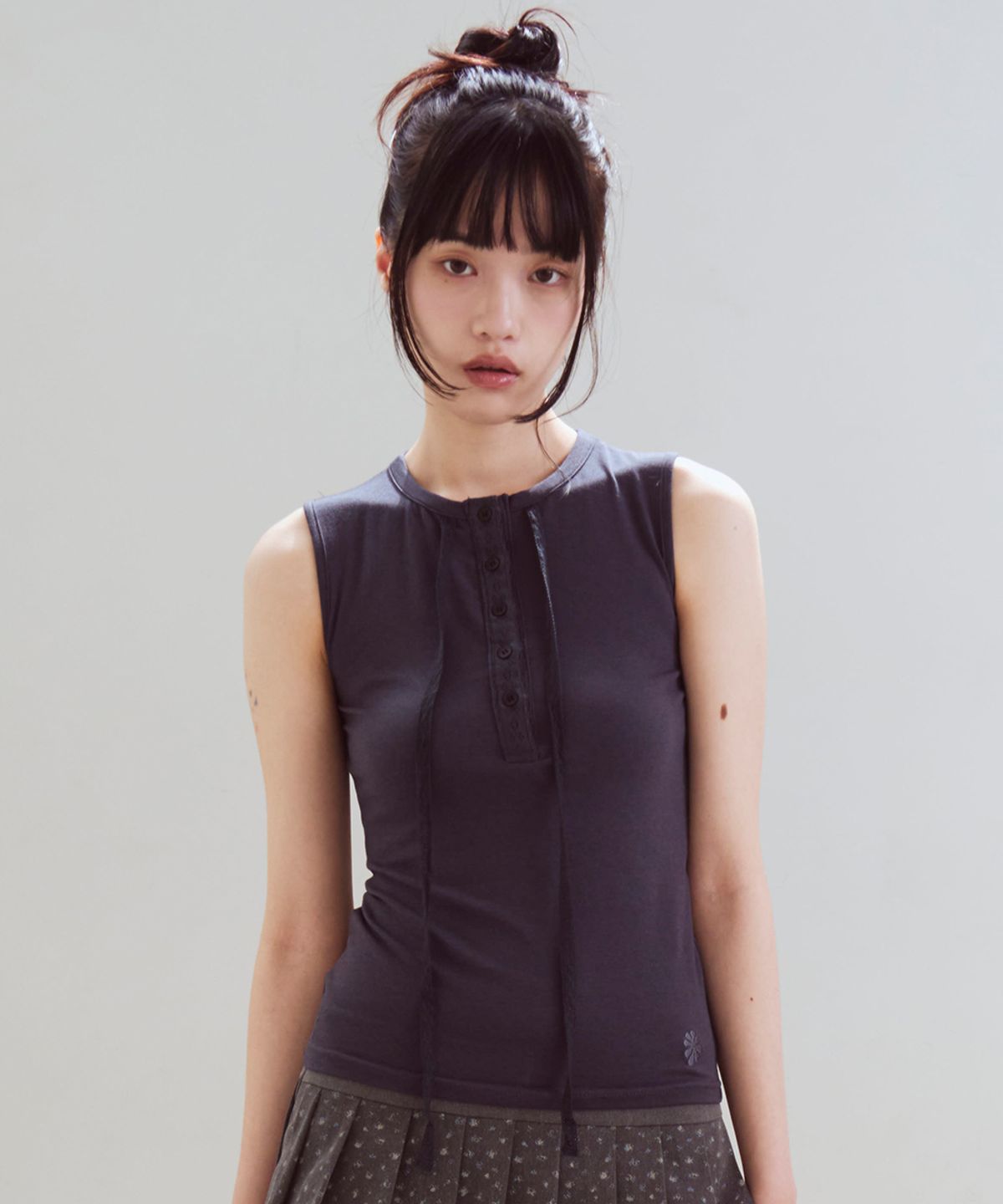 오피쉬(OAFISH) Lace Henley Neck Sleeveless, Dark Gray