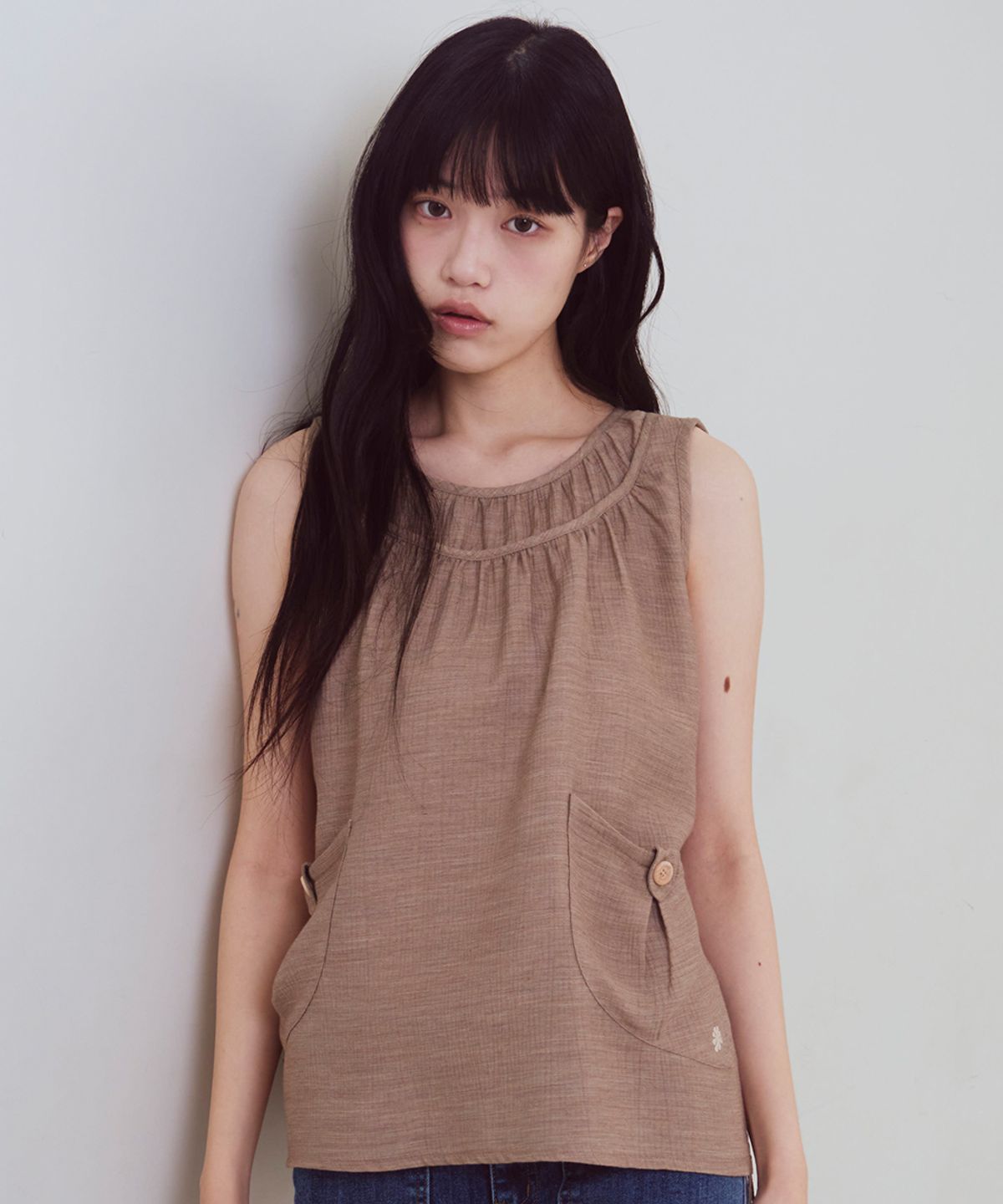 오피쉬(OAFISH) Shirring Neck Pocket Sleeveless, Brown