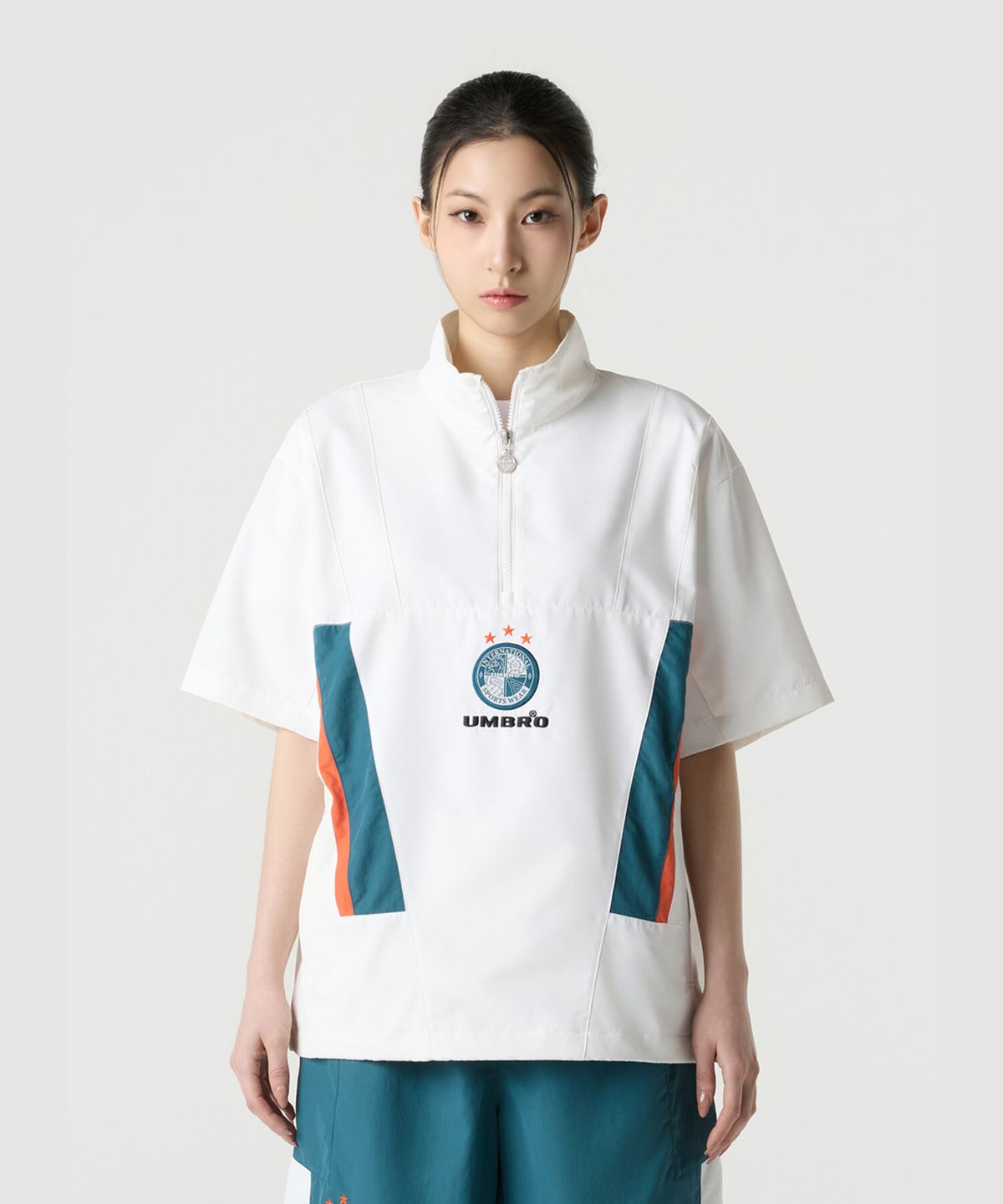 엄브로(UMBRO) HBL OG 컬러블럭 반팔 스탠넥 아노락 아이보리 UR221CWT56