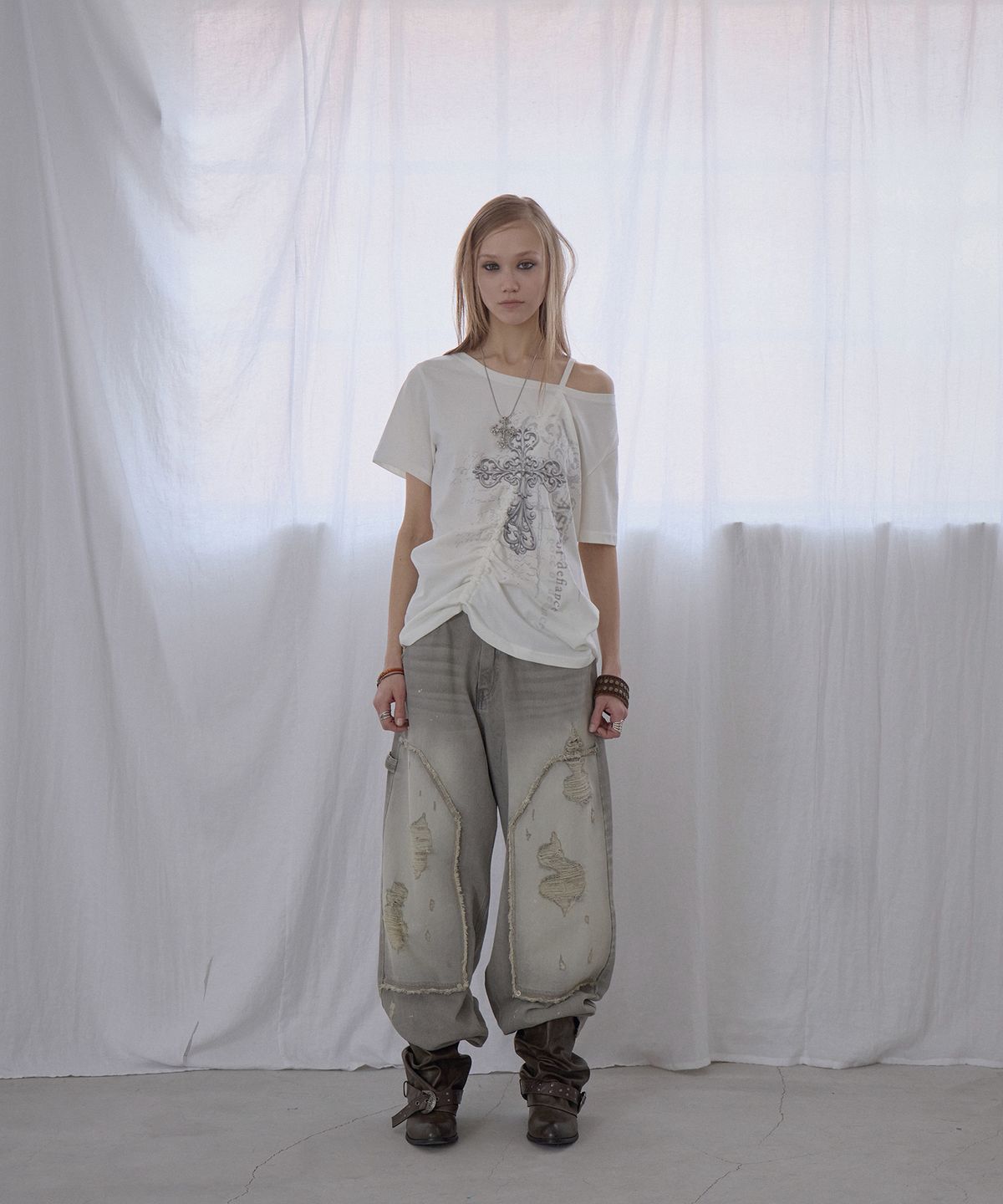 애시메트리(ASYMMETRY) SILENT CROSS SHIRRING TOP / IVORY