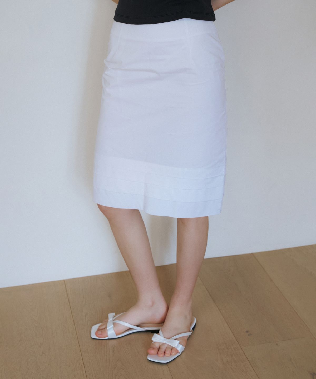 리올그(REORG) WA PIN TUCK MIDI SKIRT WHITE