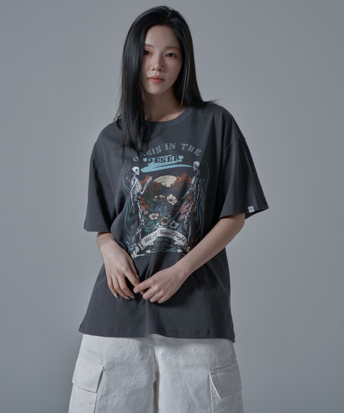 와르 포 우먼(WAARFORWOMAN) WT-72 스컬 오버핏 반팔 티셔츠_차콜
