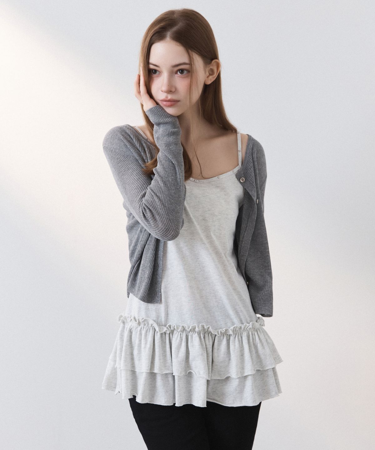 미쏘(MIXXO) 스터드 프릴 나시 티셔츠_MIWHNG43SS