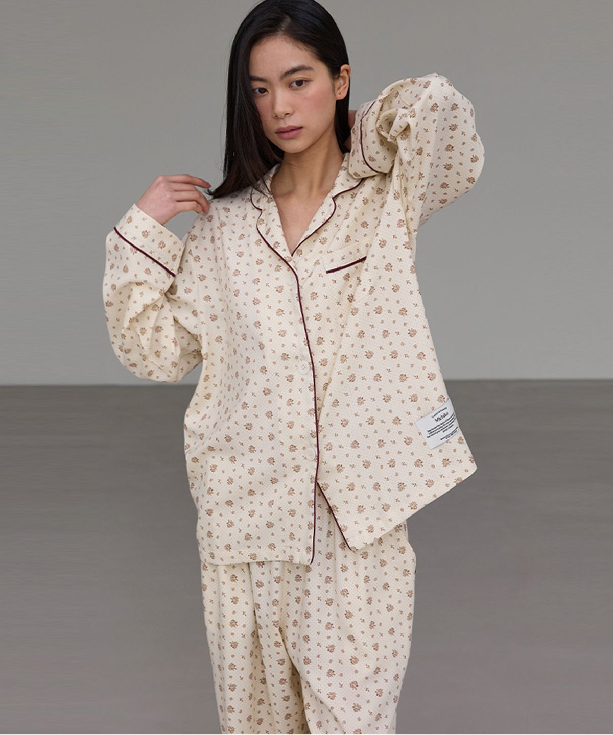 미치코런던 코시노(MICHIKO LONDON KOSHINO) 빈티지 가든 파자마 세트 크림 베이지
