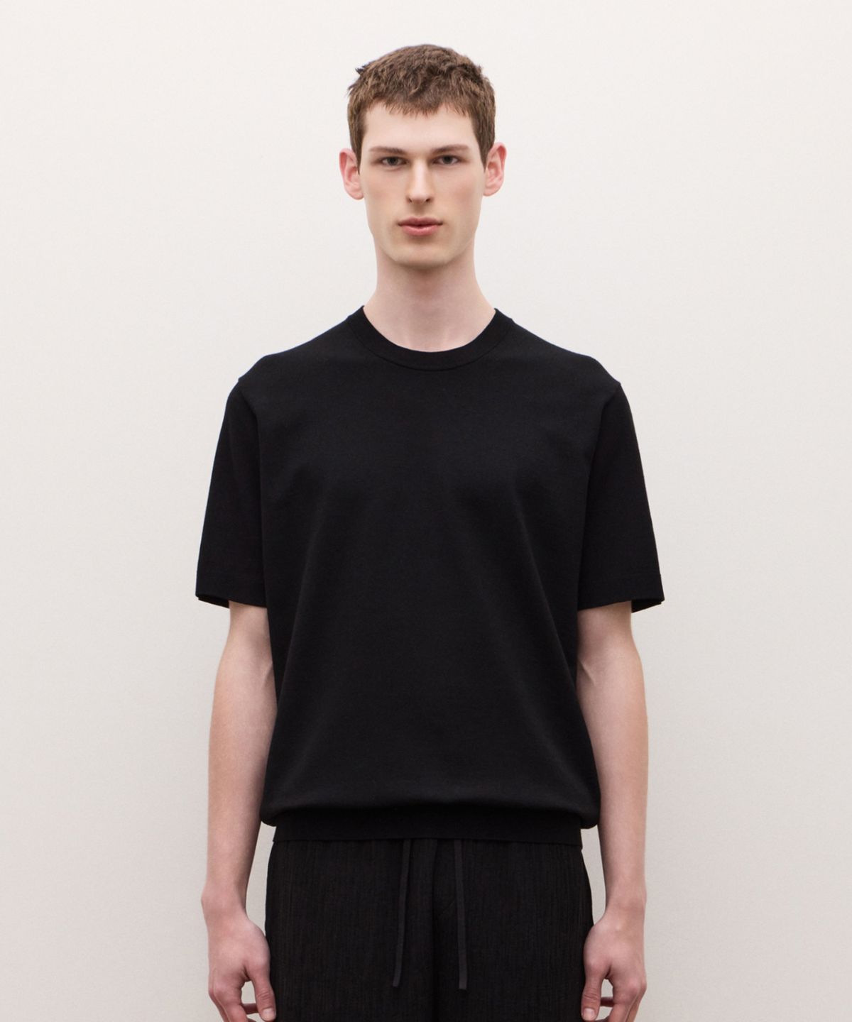 질스튜어트뉴욕 맨(JILLSTUART NEWYORK MEN) 실키 크루넥 니트 - 블랙 (JNSW6B304BK)