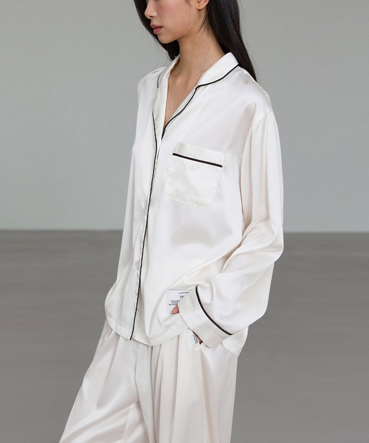 미치코런던 코시노(MICHIKO LONDON KOSHINO) 글로시 실키 파자마 세트 크림 아이보리