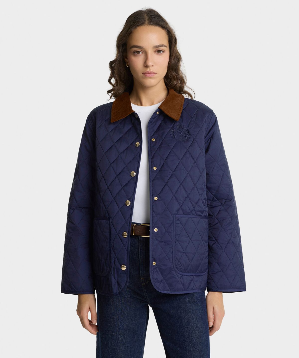 스포티앤리치(SPORTY&RICH) NY 크레스트 나일론 퀼팅 재킷 R256AWJ004