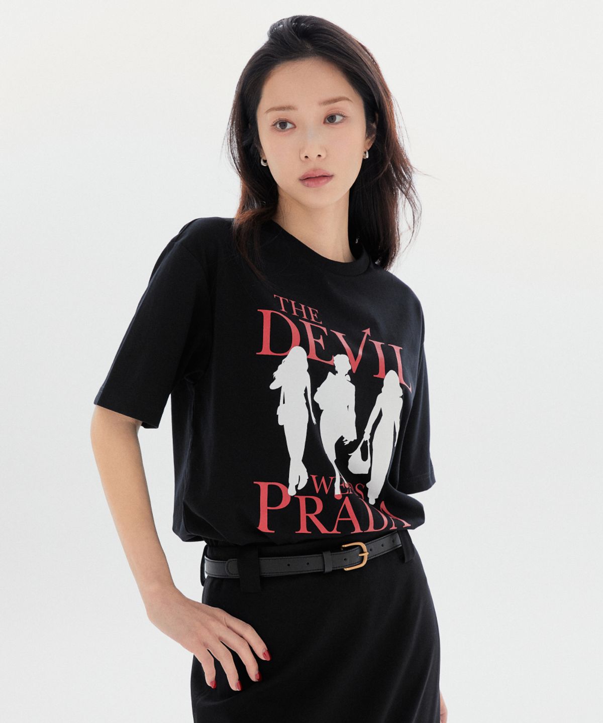 스파오(SPAO) [악마는 프라다를 입는다] 반팔 티셔츠(BLACK)_SPRLG25U17