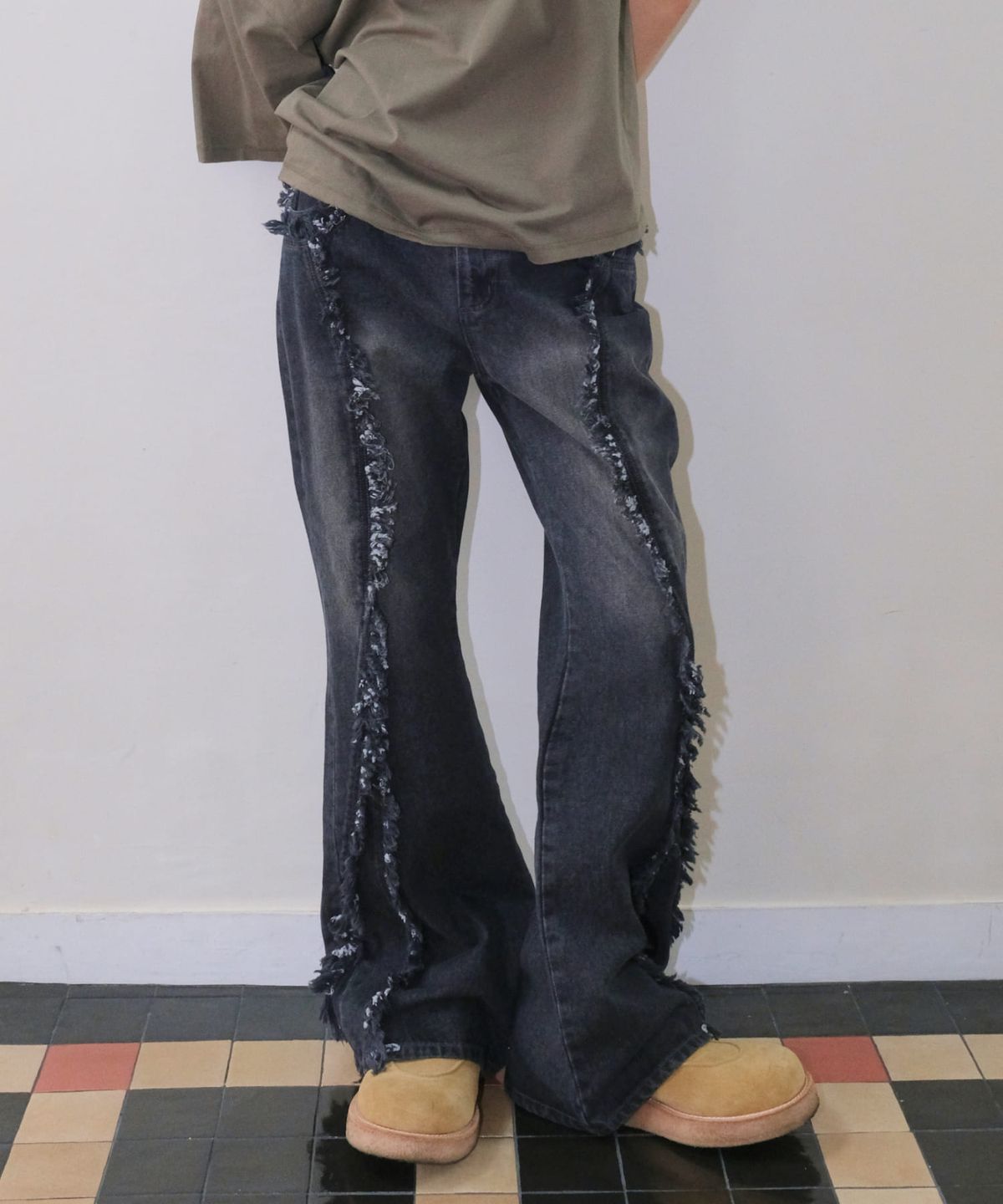 오디너리 홀리데이(ORDINARY HOLIDAY) FRINGE LOOSE BOOTS CUT PANTS [BLACK]