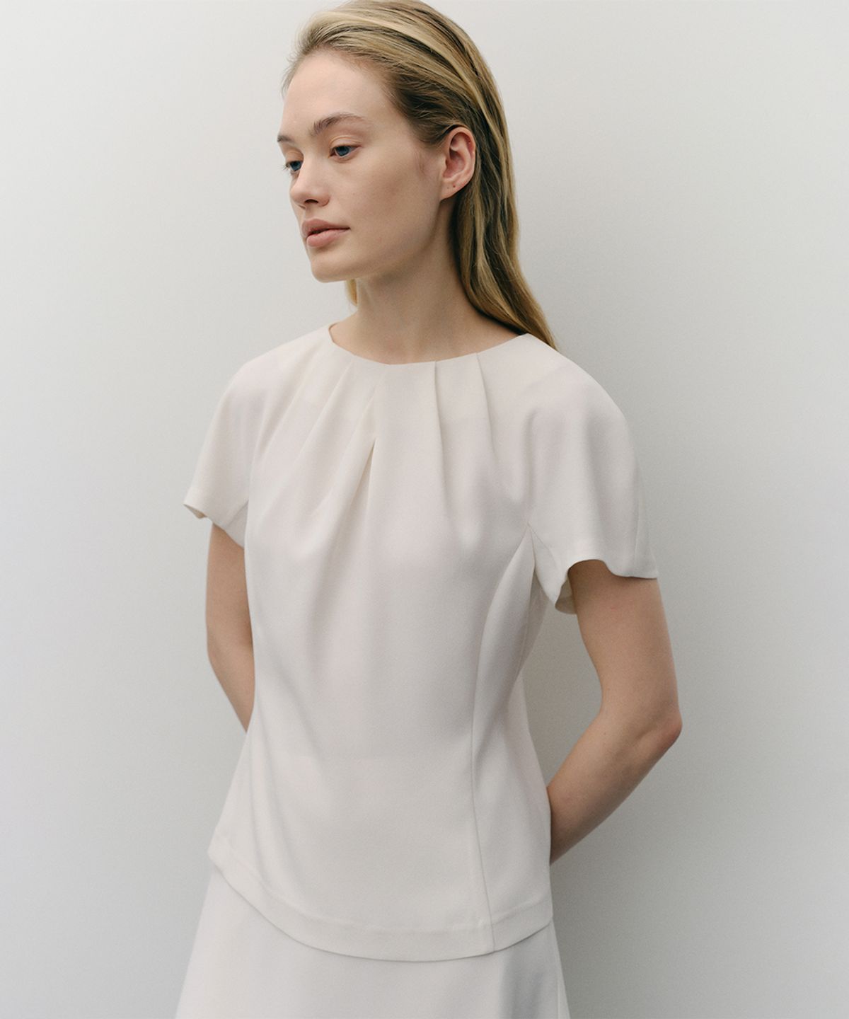 이아(EAAH) VELIN BLOUSE (IVORY)