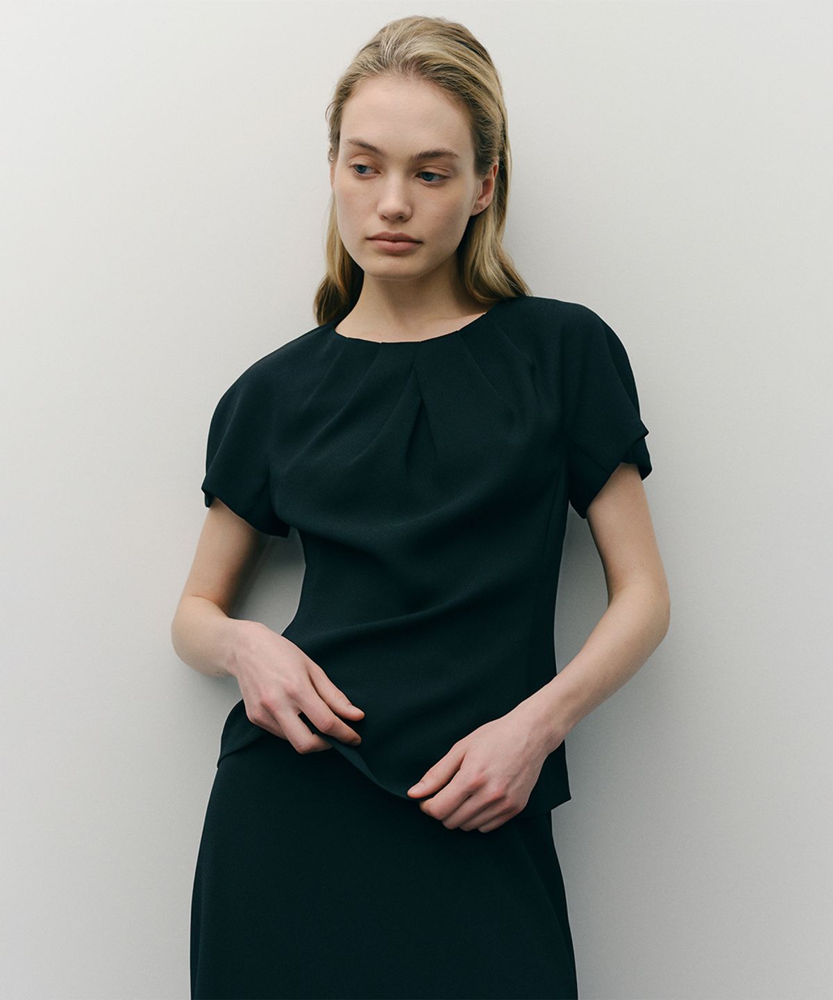 이아(EAAH) VELIN BLOUSE (BLACK)