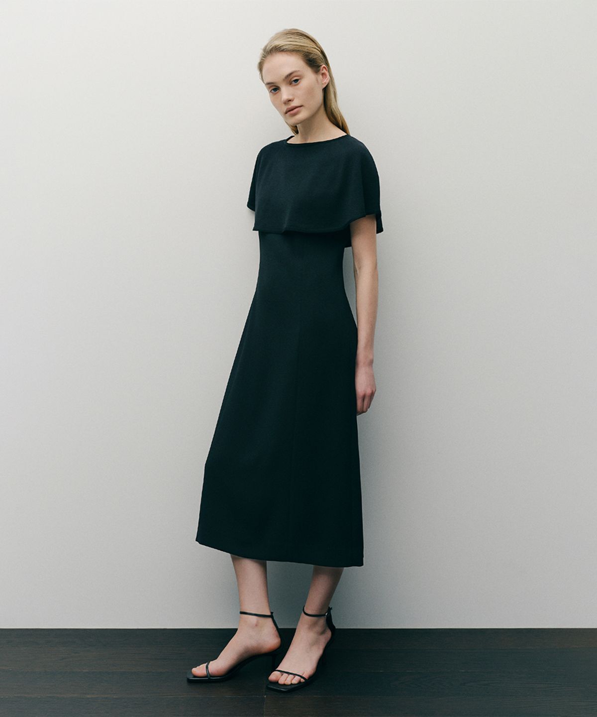 이아(EAAH) LAYERED KNIT CAPE DRESS (BLACK)