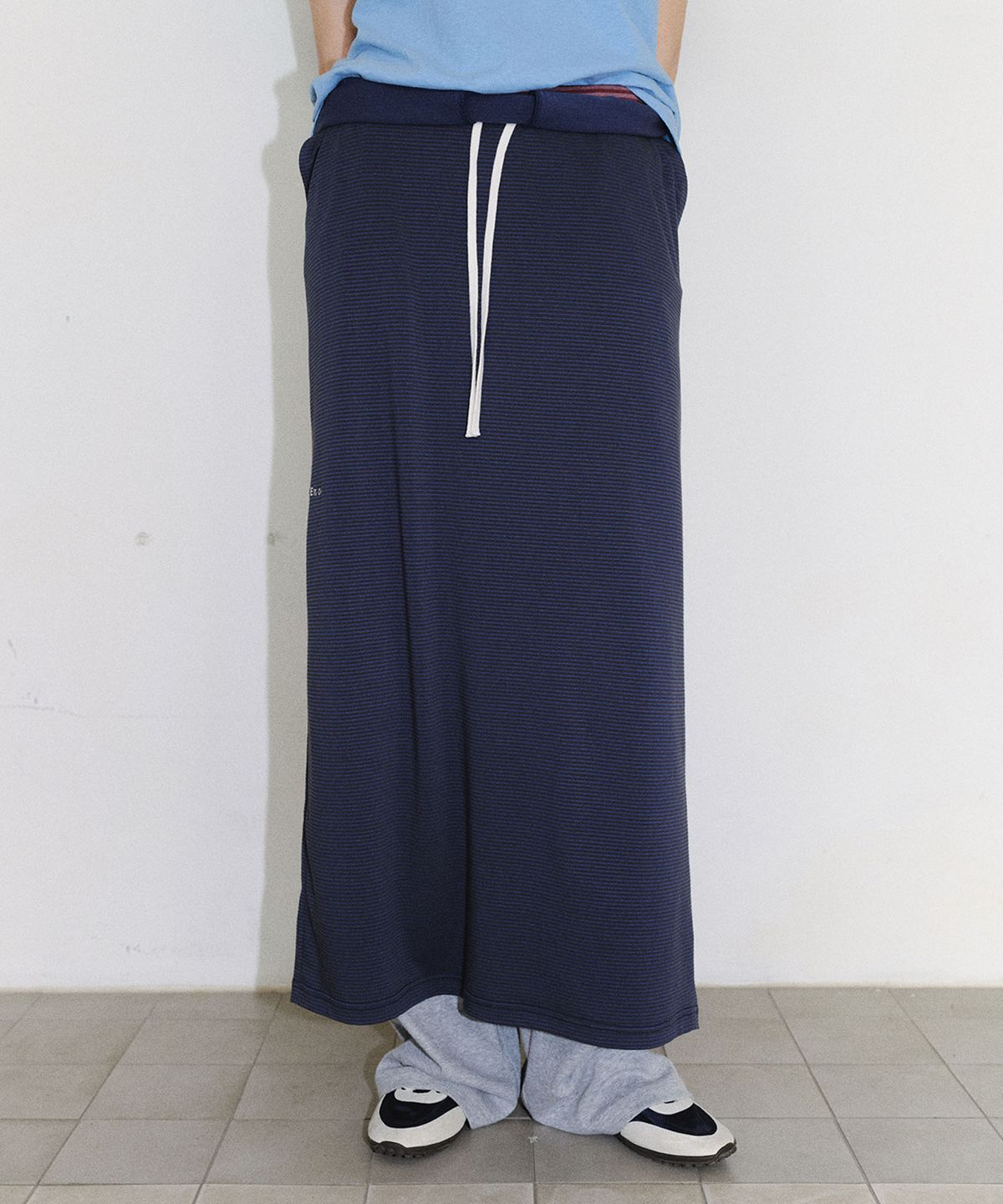 엔오르(EN OR) [CORE] COMFY MAXI SKIRT - DARK GREY