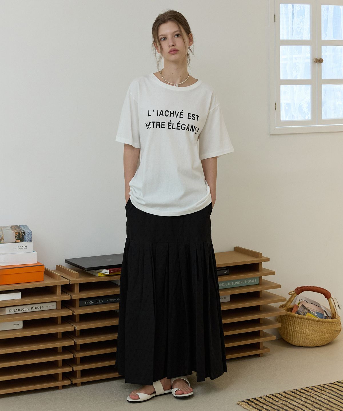 오픈도어스튜디오(OPENDOORSTUDIO) Embroidery flare skirt Black
