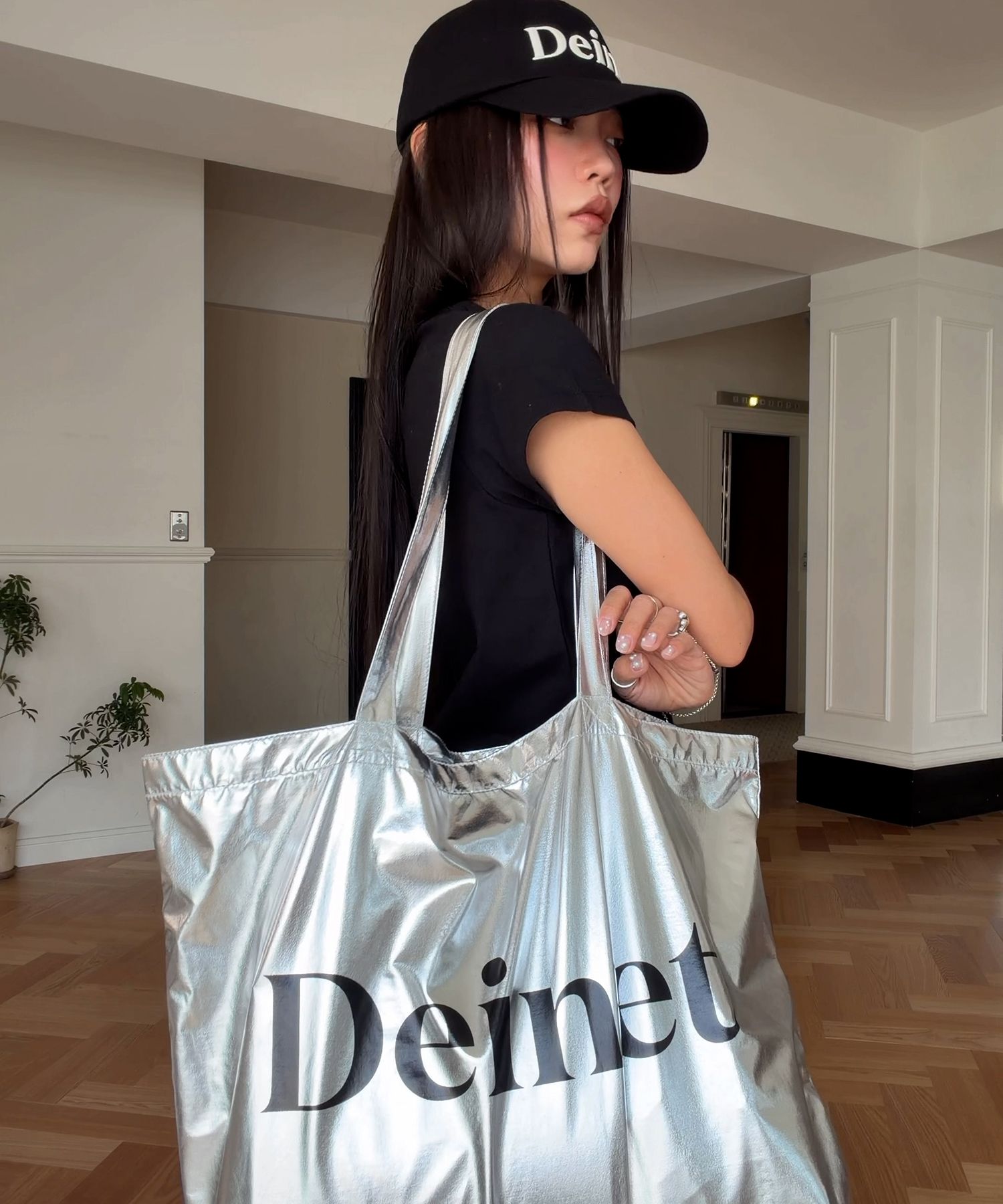 DEINET SHOULDER BAG ブラウン ハットバック　ショルダーバッグ DEINET(デイネット)の商品一覧 - ブランド通販のBUYMA