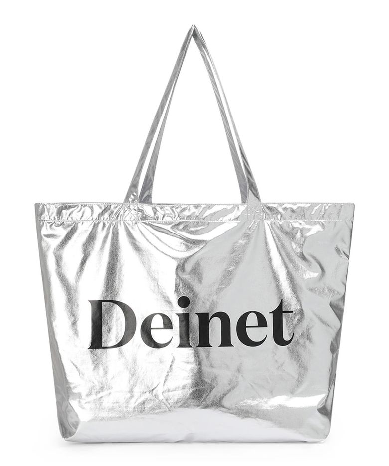 ESSENTIAL LOGO SHOULDER BIG BAG IN SILVER