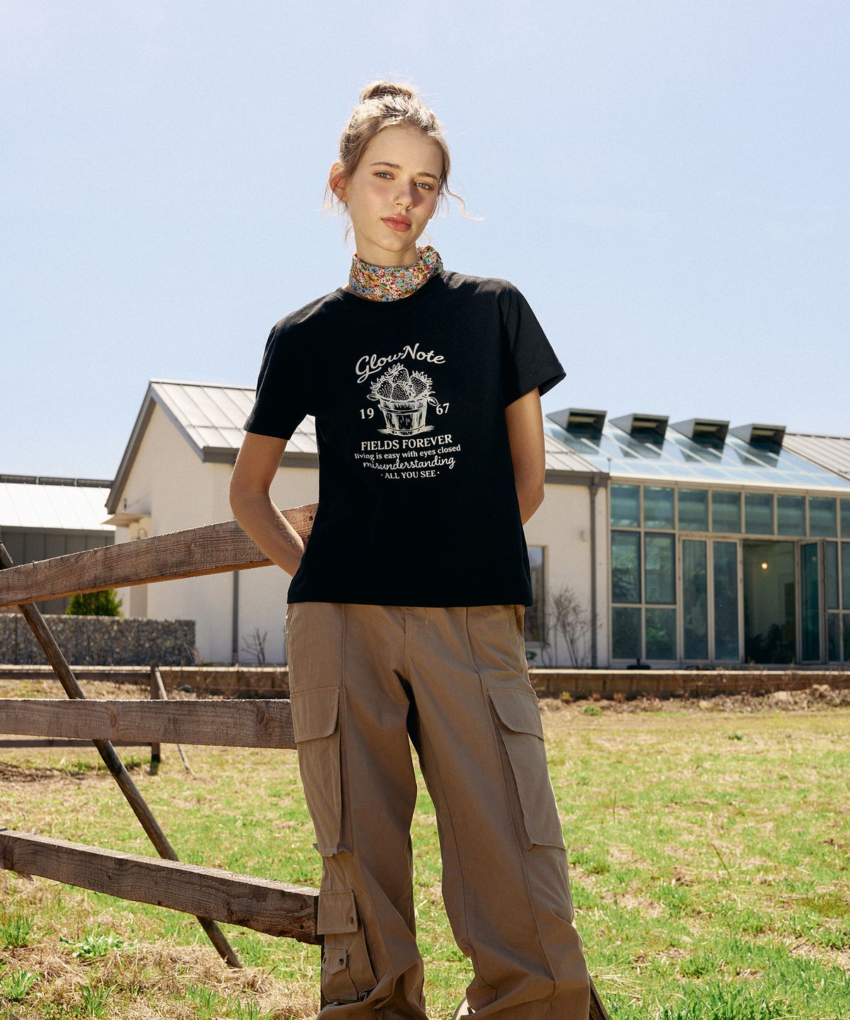 글로우노트(GLOWNOTE) GLOW FARMERS NOTE STRAWBERRY SERIES T-SHIRTS (2COLOR)