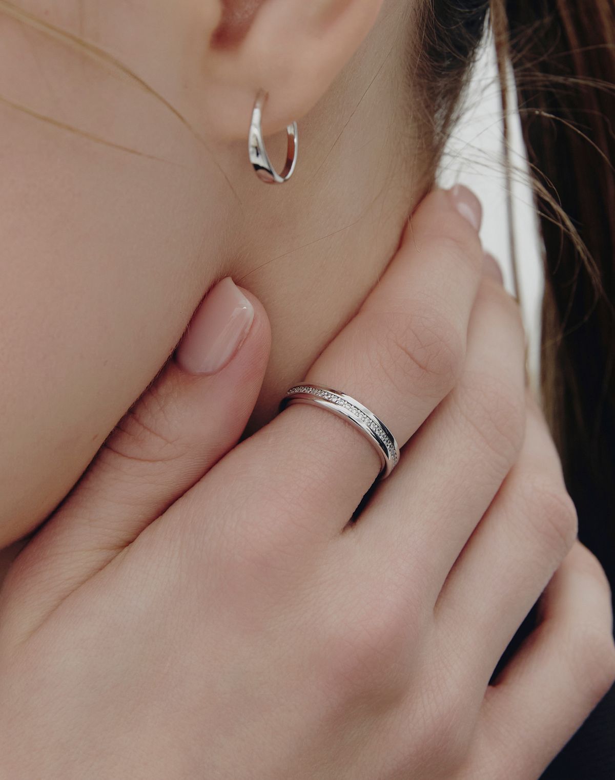 이에르로르(HYERES LOR) [Premium Plating] 프리시즈 AB(W) 스톤 라인 반지 HL5R64508WB