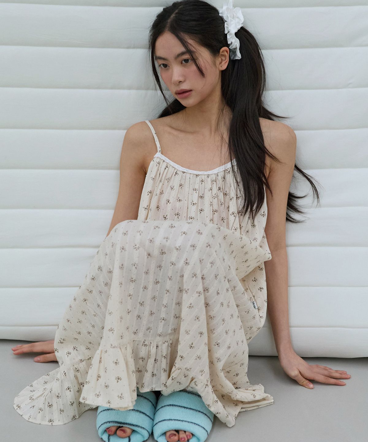 미치코런던 코시노(MICHIKO LONDON KOSHINO) 자가드 슬리브리스 파자마 드레스 브라운 플라워