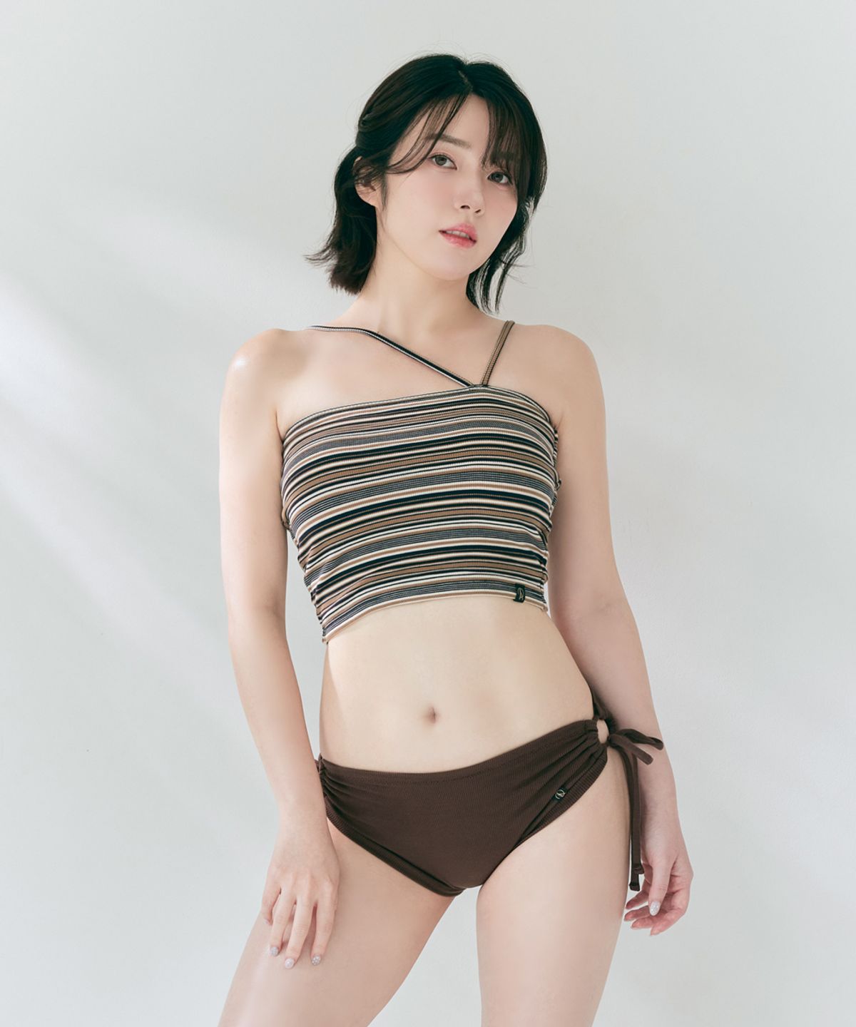 포리즈(PORRIZ) [SET] [티아레_브라운] 스트라이프 언밸런스 비키니 폴웨어