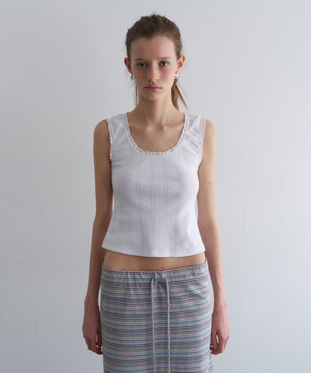 오버듀플레어(OVERDUEFLAIR) [26SS] MINI LACE SLEEVELESS_WHITE