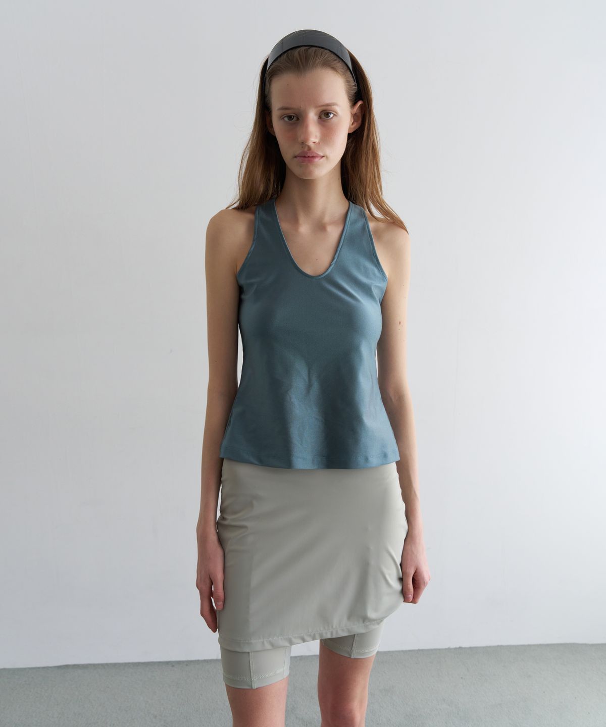 오버듀플레어(OVERDUEFLAIR) GLITTER HALTER TOP_TEAL GREY