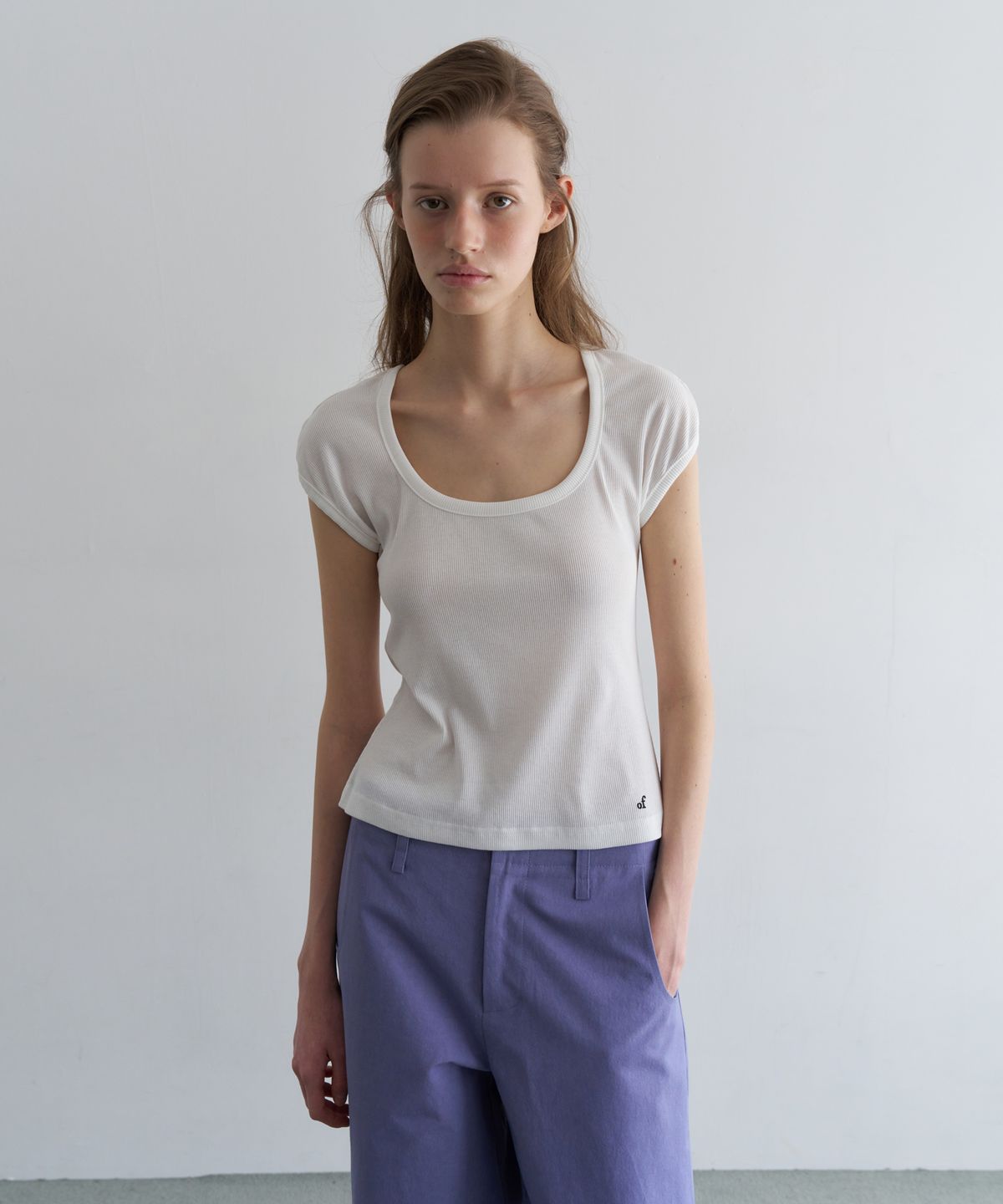 오버듀플레어(OVERDUEFLAIR) SNAP SHOULDER T-SHIRT_WHITE