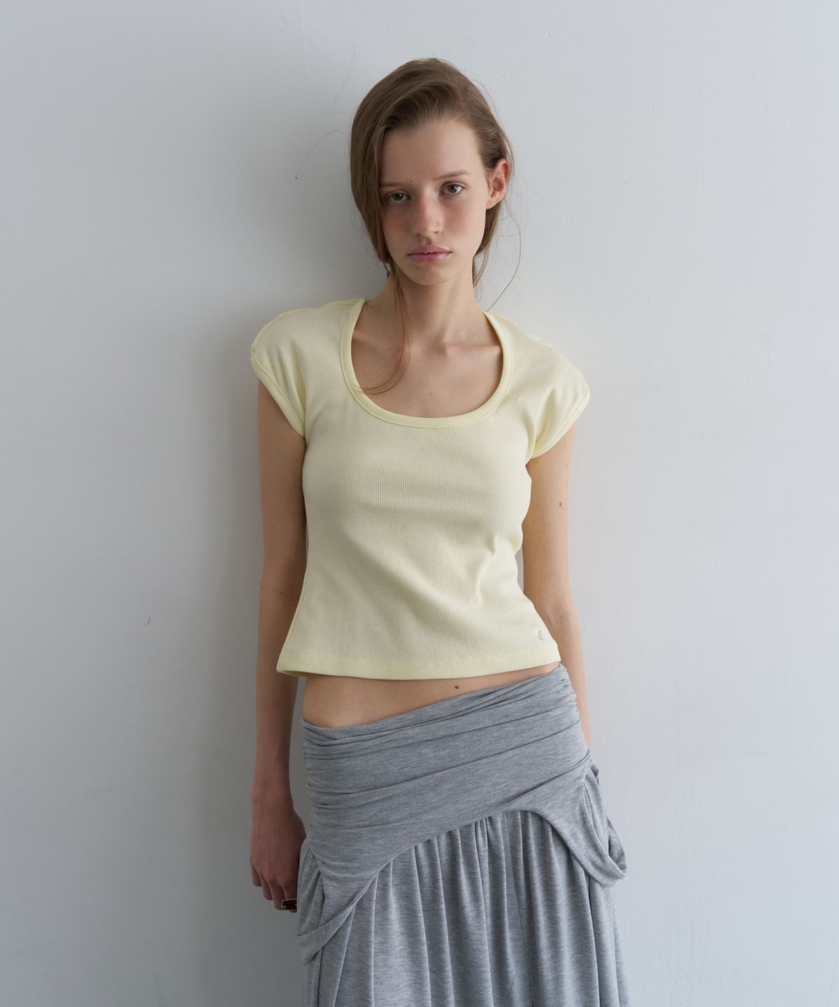 오버듀플레어(OVERDUEFLAIR) SNAP SHOULDER T-SHIRT_LEMON