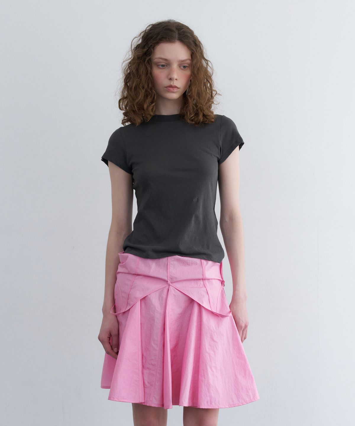 오버듀플레어(OVERDUEFLAIR) OF NATURAL SLIM T-SHIRT_CHARCOAL