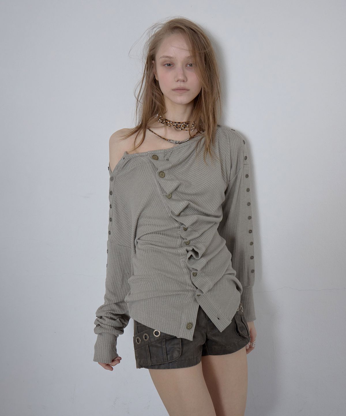 애시메트리(ASYMMETRY) ROUGH EDGE RUFFLE CARDIGAN / KHAKI