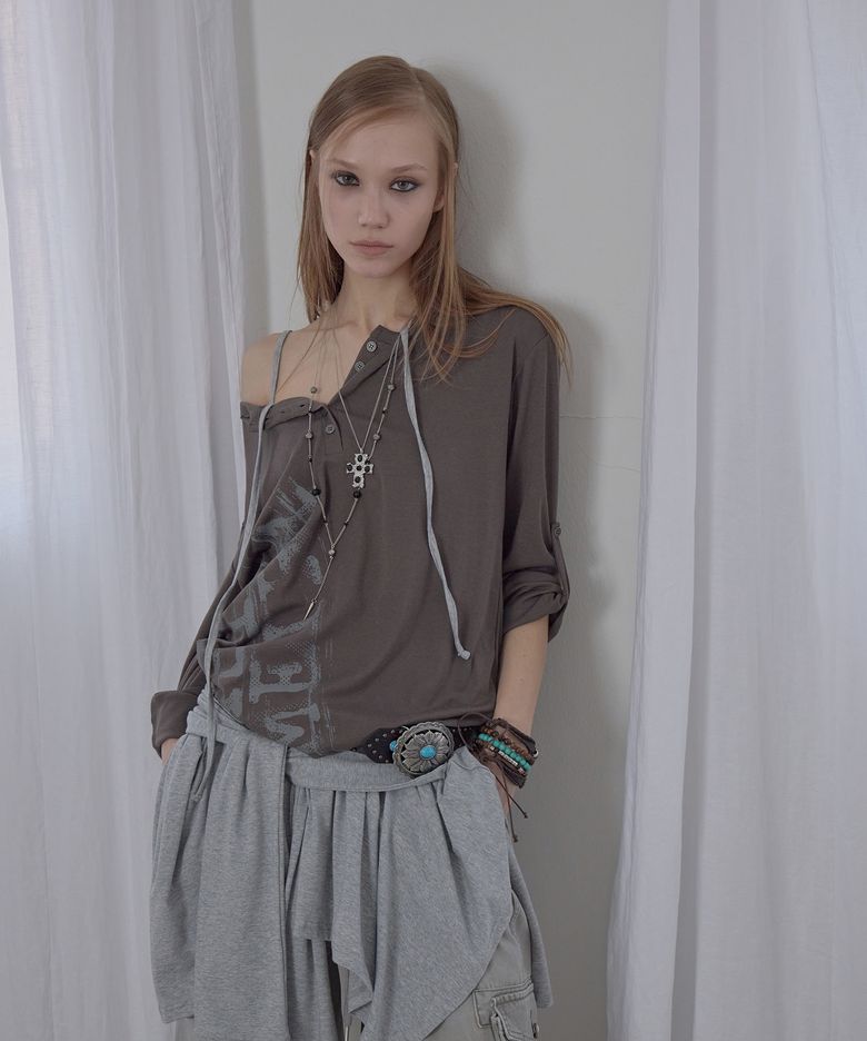 ASYMMETRY HENRY LONG SLEEVE TOP / KHAKI