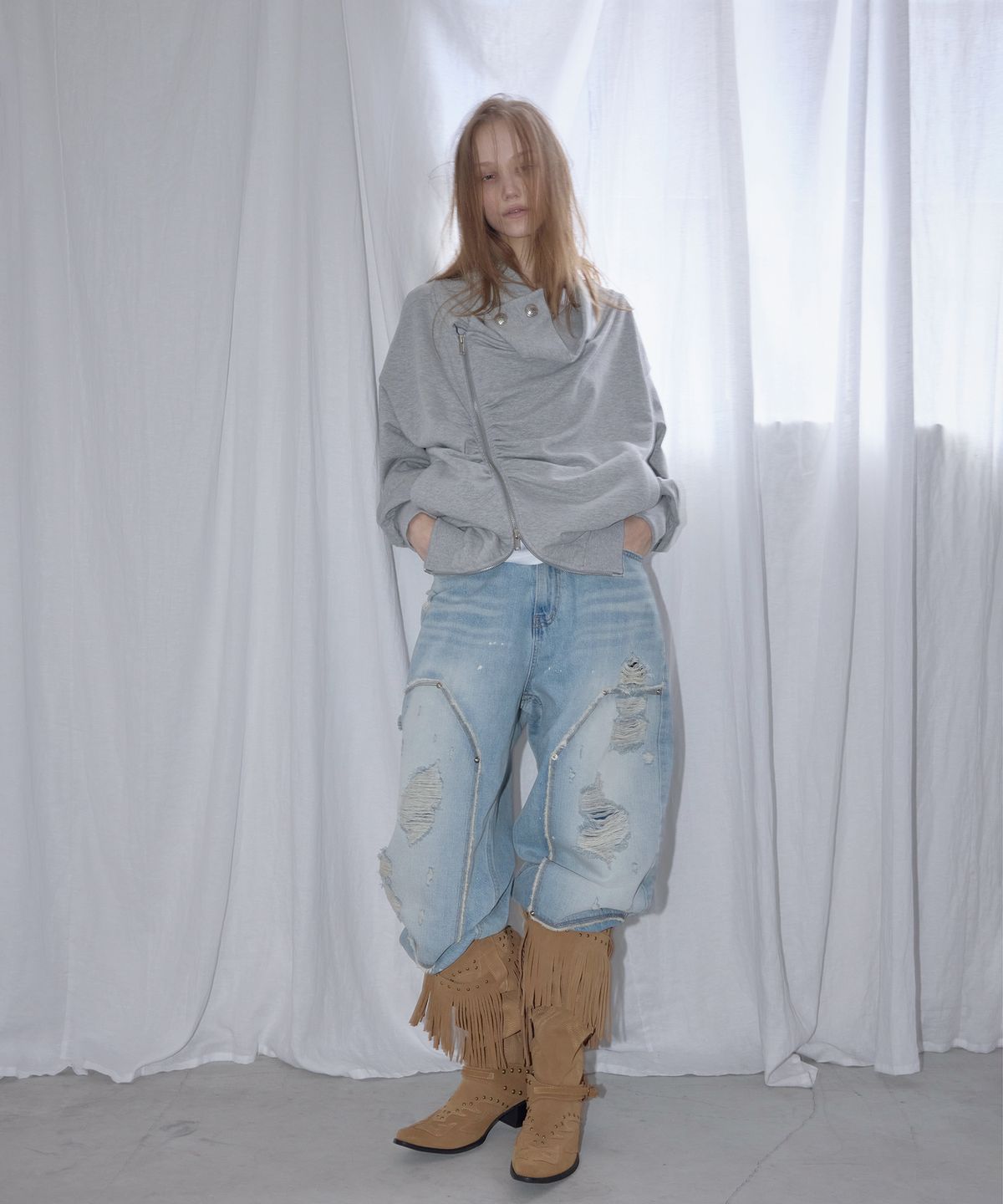 애시메트리(ASYMMETRY) DISTRESSED PANEL JEANS / LIGHT BLUE
