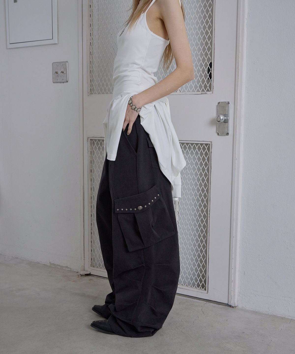 애시메트리(ASYMMETRY) CROWN STRUCTURED POCKET PANTS / BLACK