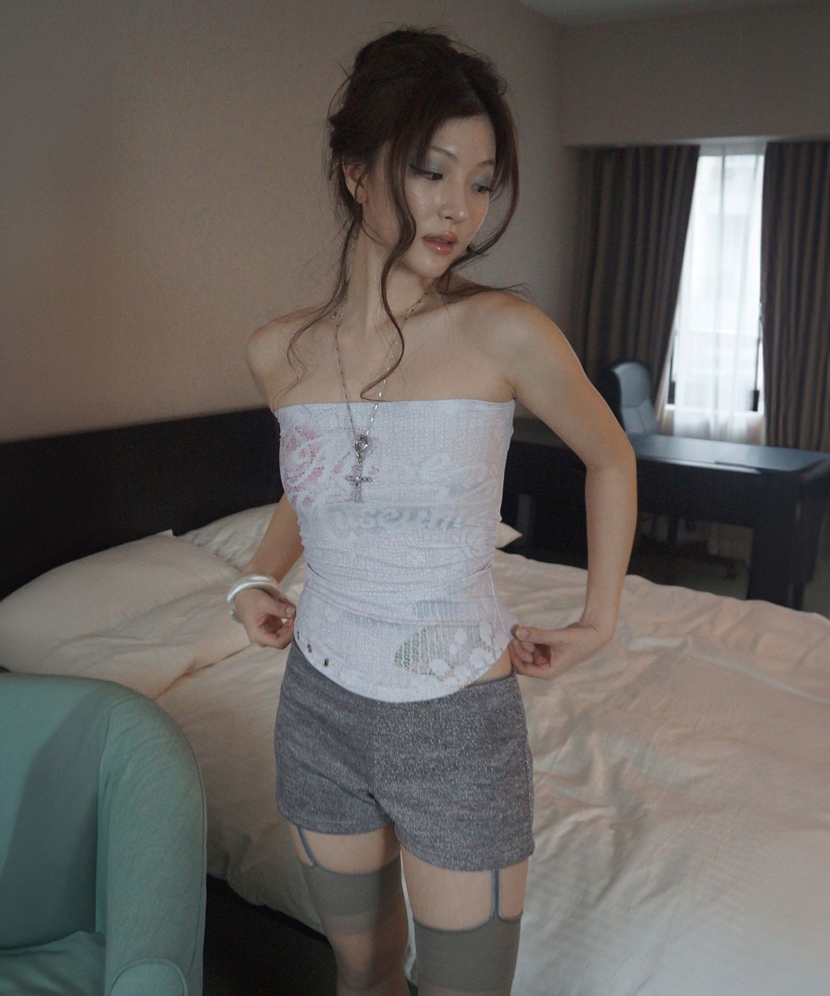 뮤즈뮤지엄(MUSEMUSEUM) Printed Lace Eyelet Top_Ivory